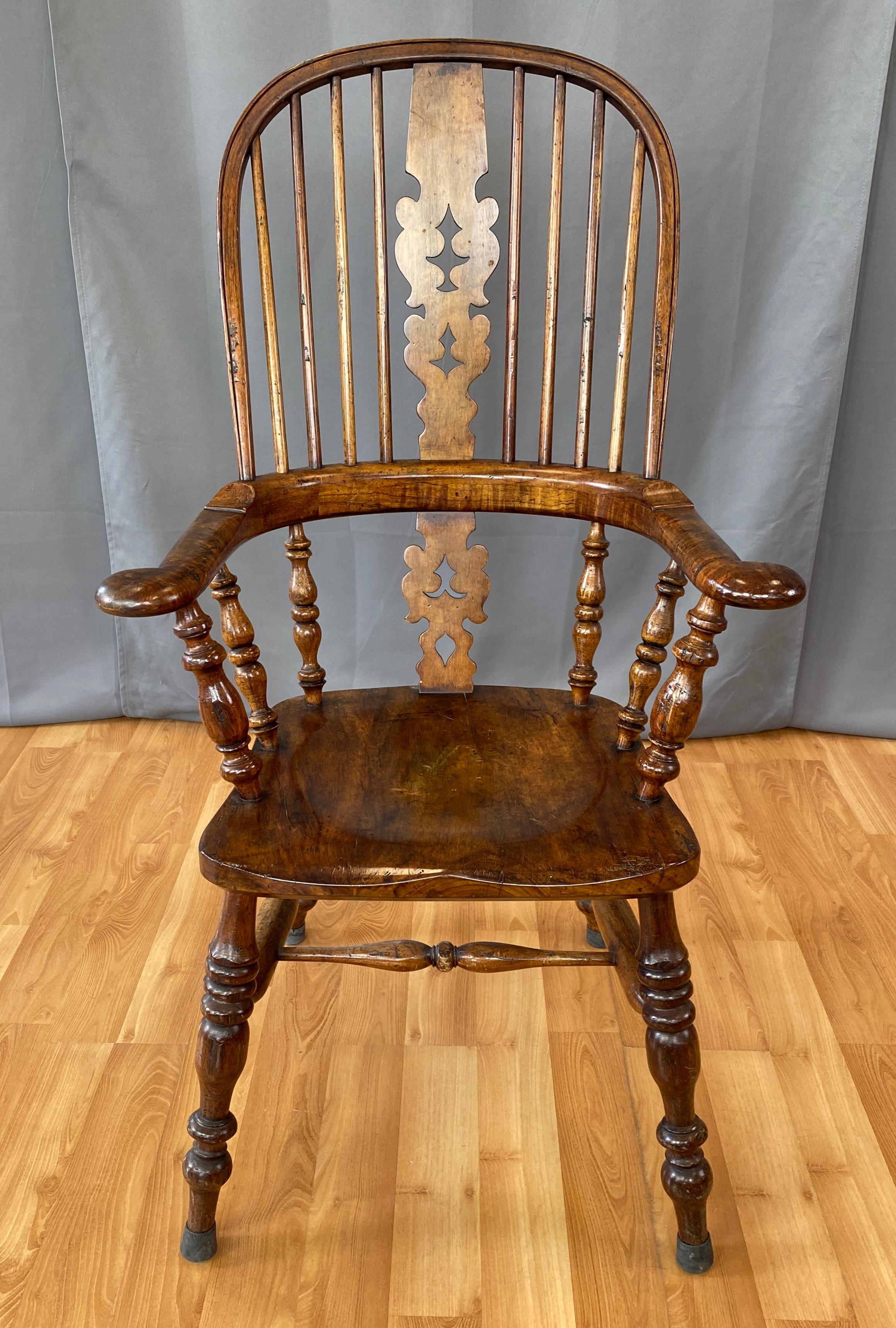 Victorian Style Windsor Hoop Back Broad Arm Chair In Good Condition In San Francisco, CA