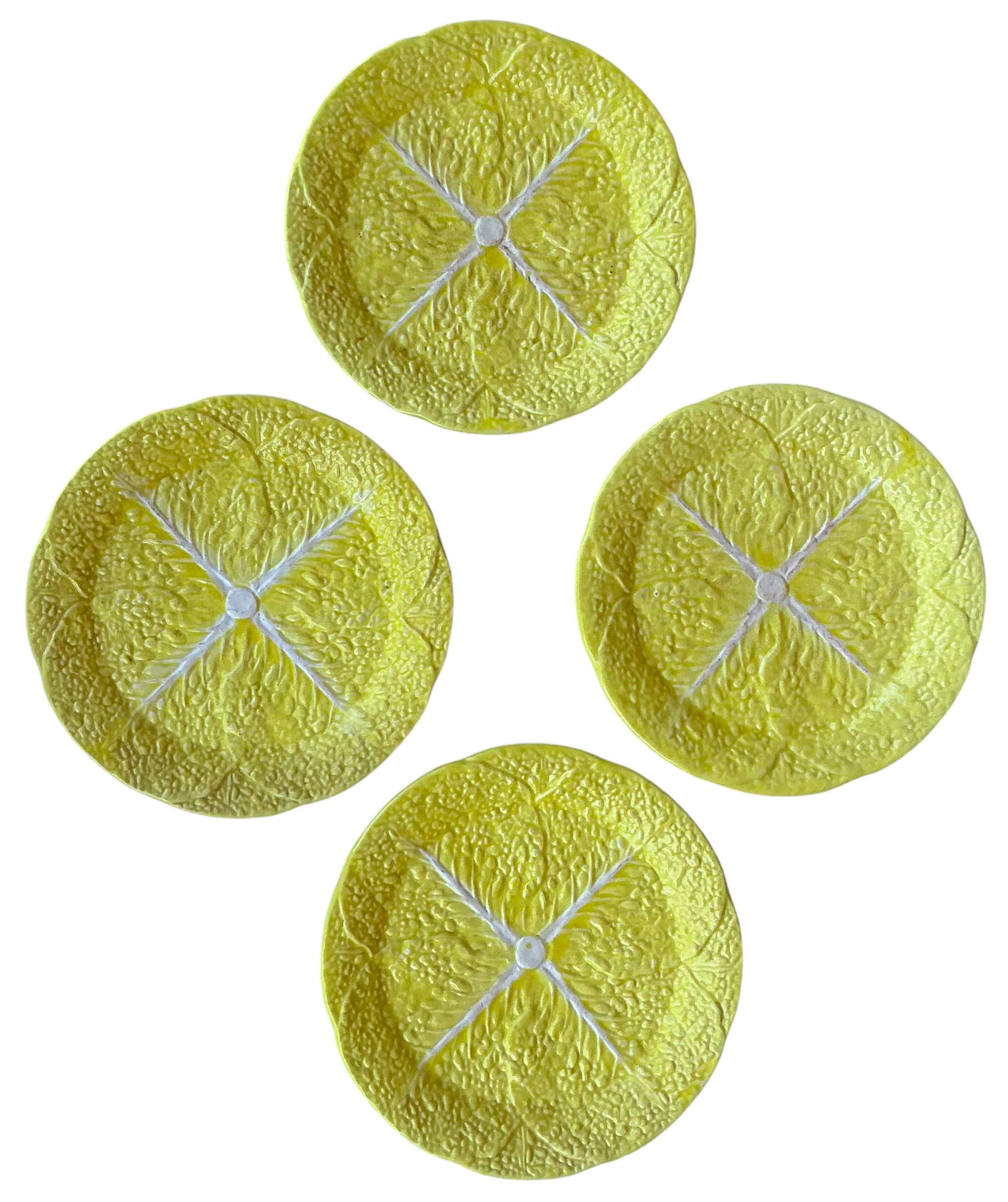 Assiettes à salade/dessert en majolique jaune de style victorien - S/4 Bon état - En vente à Kennesaw, GA