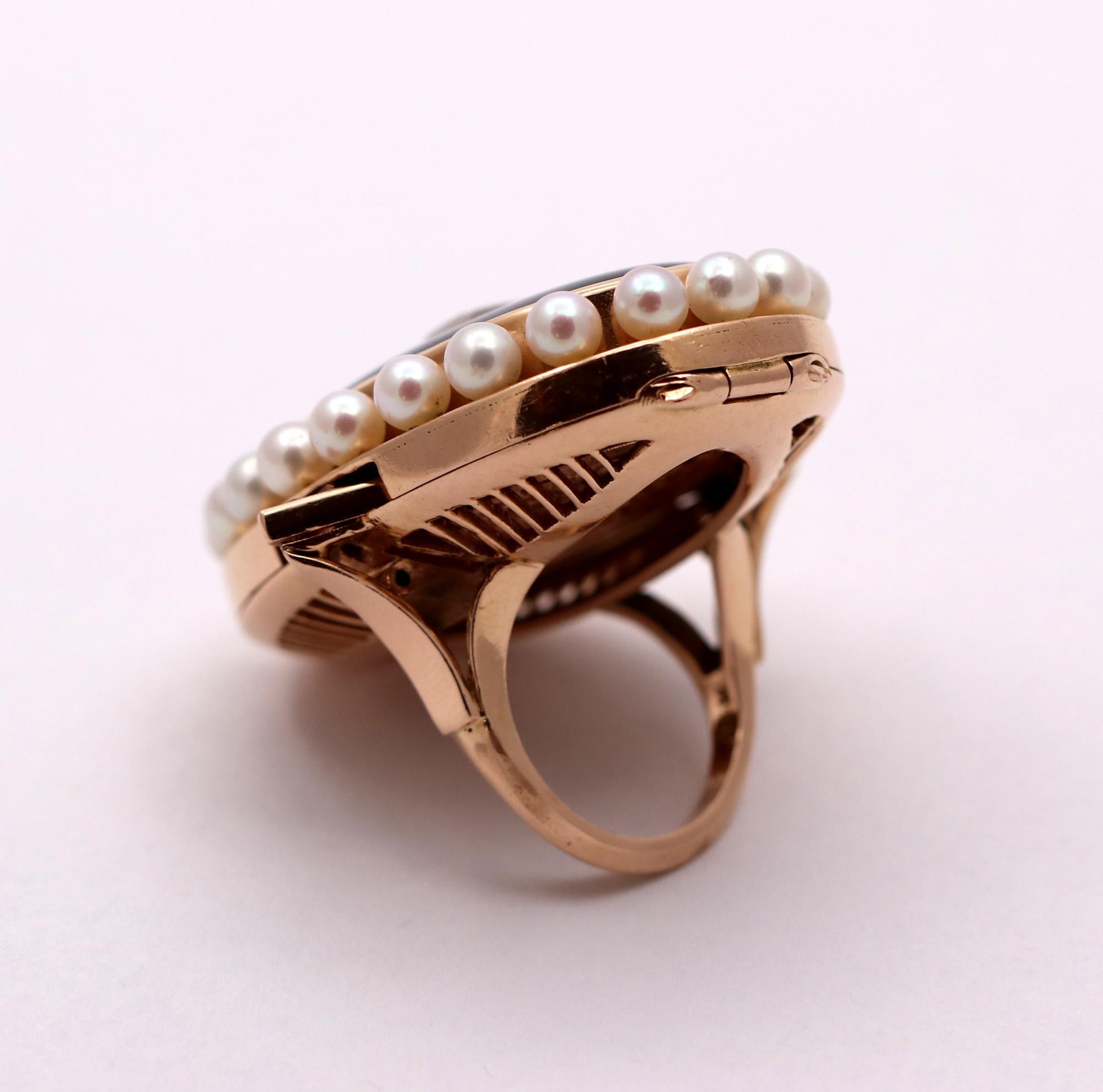 Vittoriano Anello con design a medaglione in stile vittoriano con pietre sintetiche rotanti in vendita