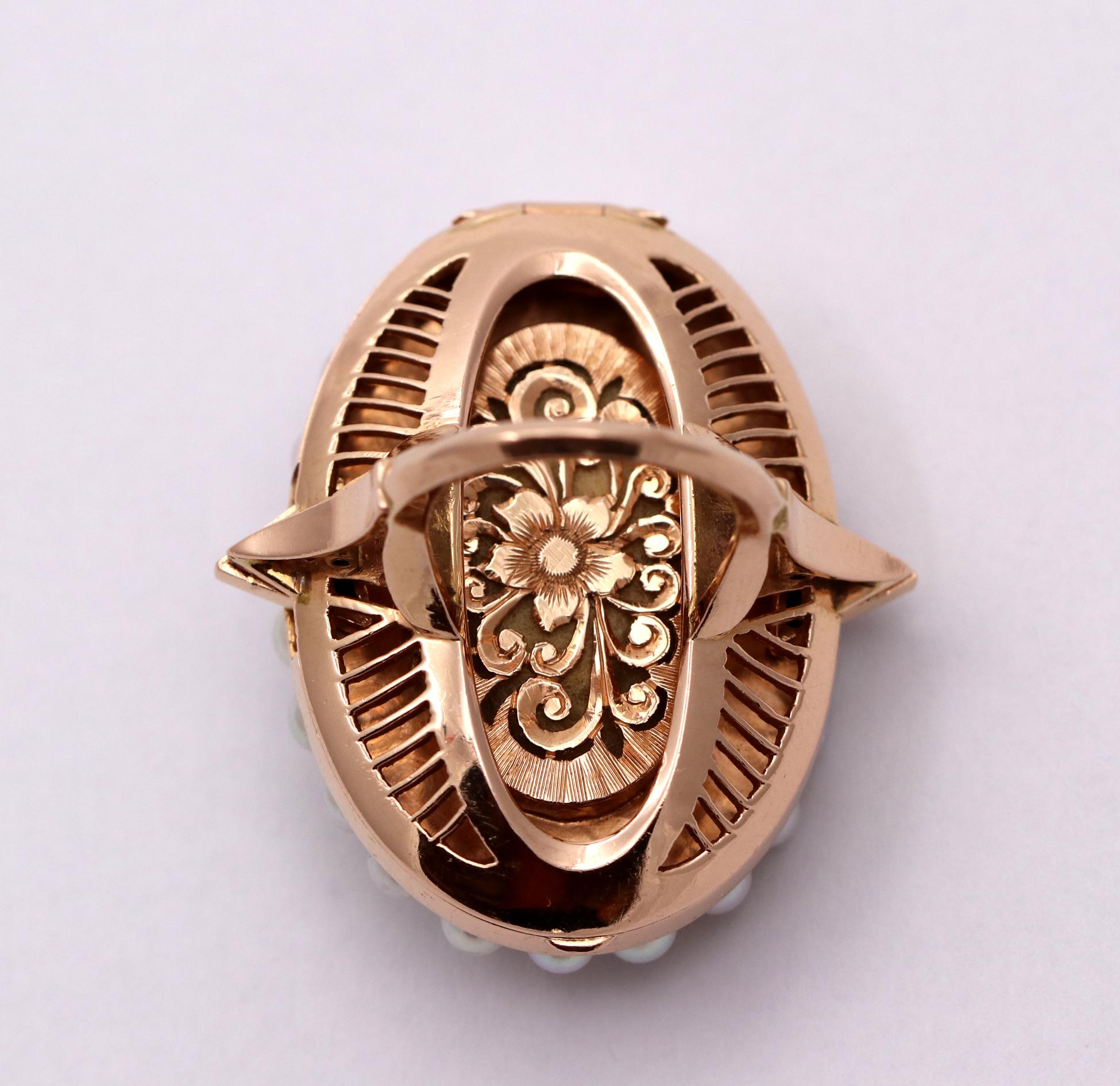 Anello con design a medaglione in stile vittoriano con pietre sintetiche rotanti In condizioni buone in vendita a Palm Beach, FL