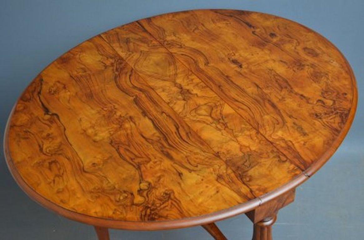 Victorien Table Sutherland victorienne en noyer Table ancienne en vente