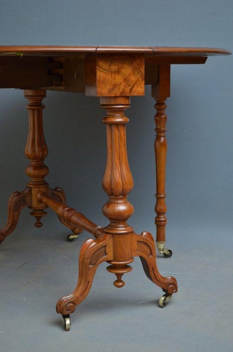 Anglais Table Sutherland victorienne en noyer Table ancienne en vente