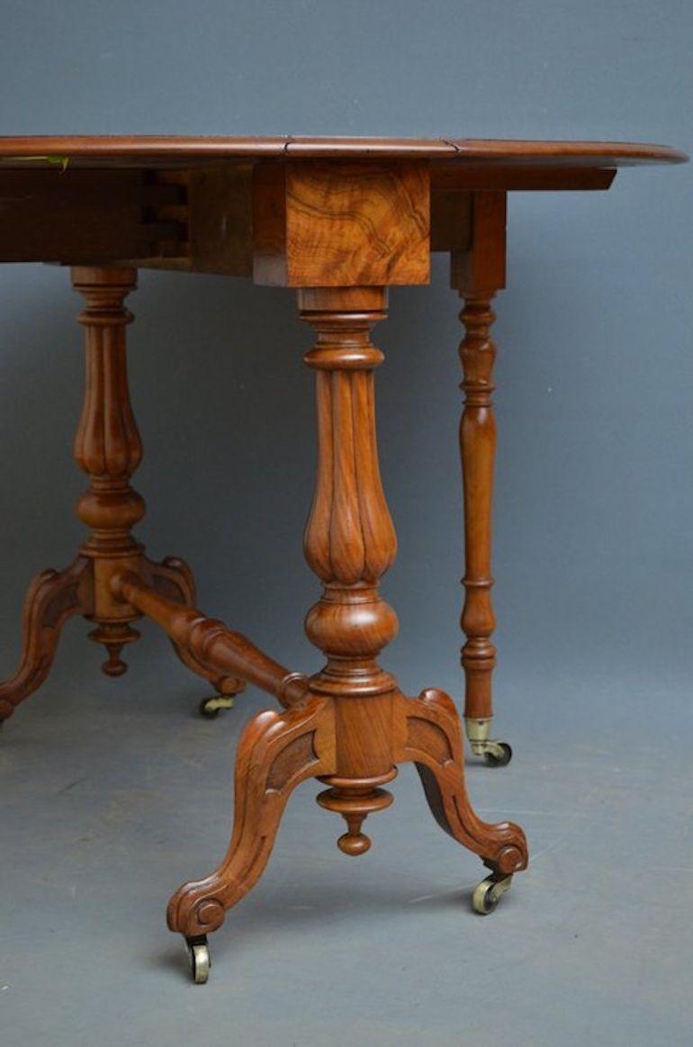 Victorian Sutherland Table in Walnut In Good Condition For Sale In Whaley Bridge, GB