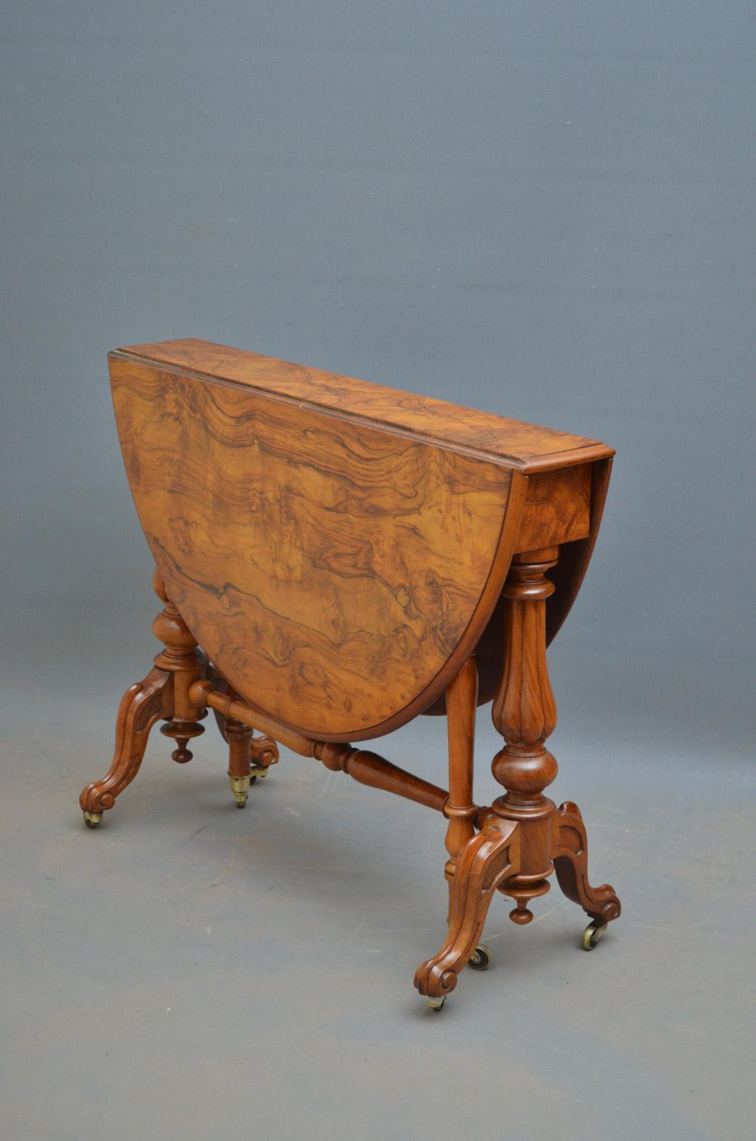 Victorian Sutherland Table in Walnut In Good Condition For Sale In Whaley Bridge, GB