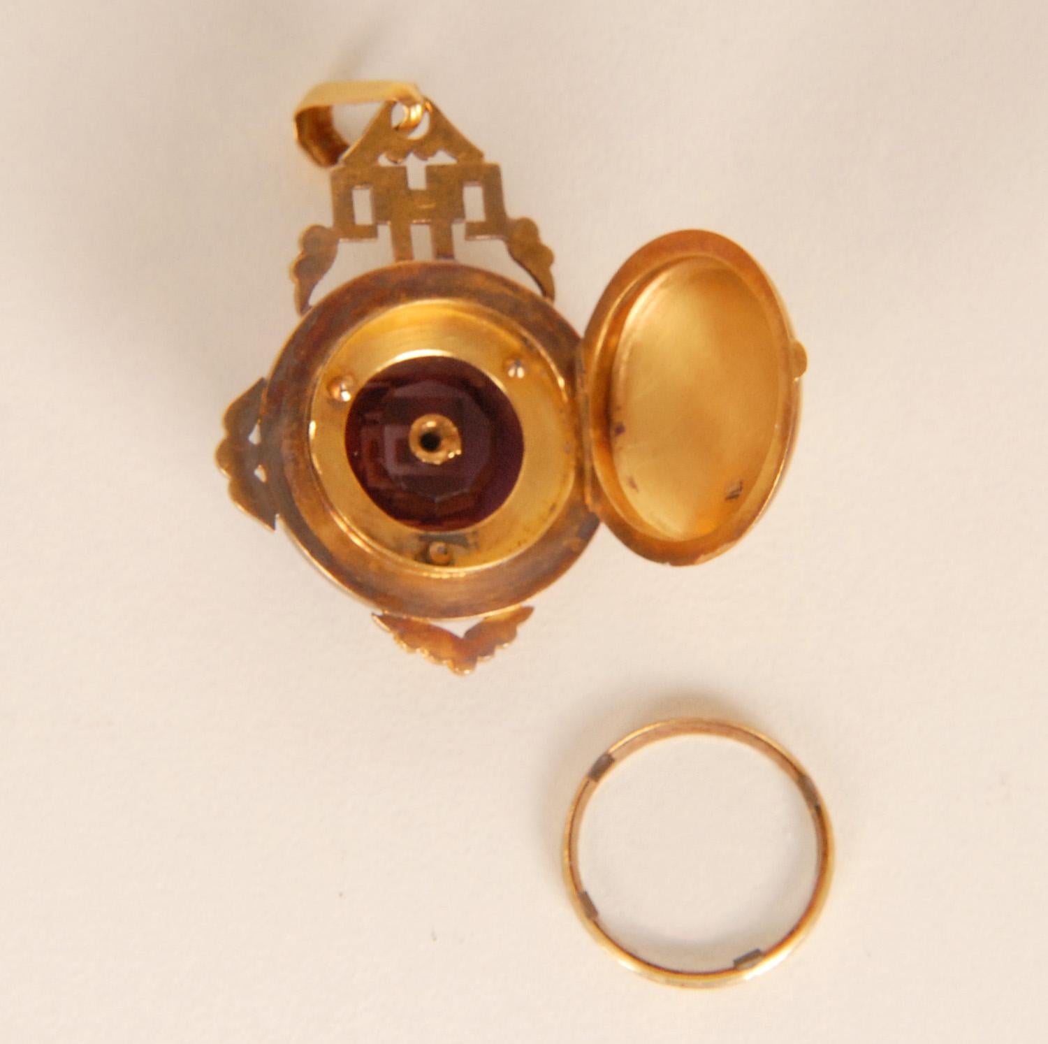 Victorian Sweetheart locket pendant 18K gold diamonds pearls amethyst glass past For Sale 5