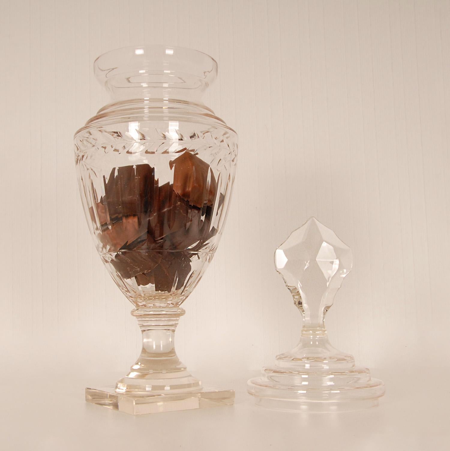 Victorian Sweetmeat Jar Cut Crystal Antique Footed Glass Urn Vase Jar Coupe en vente 6