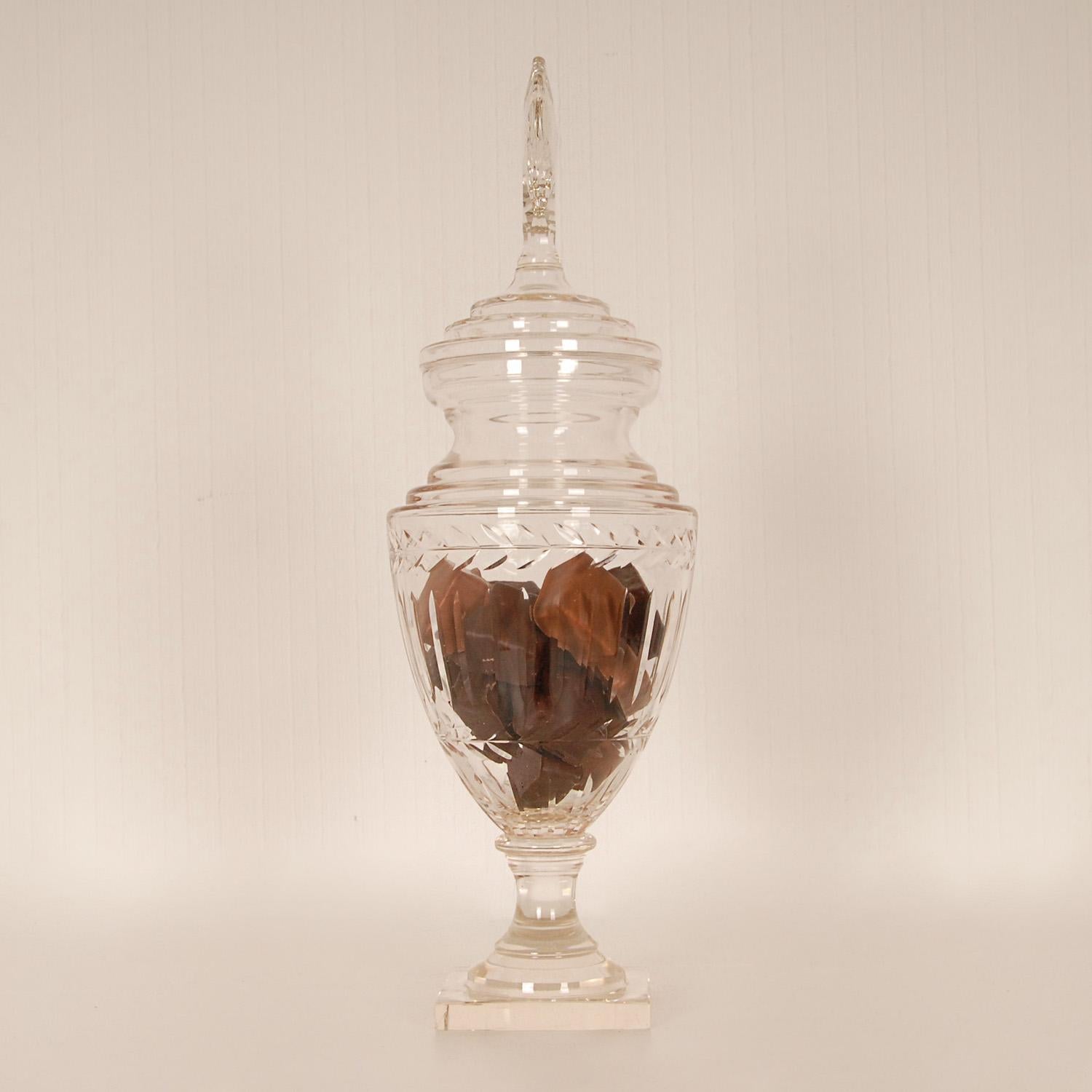Cristal Victorian Sweetmeat Jar Cut Crystal Antique Footed Glass Urn Vase Jar Coupe en vente