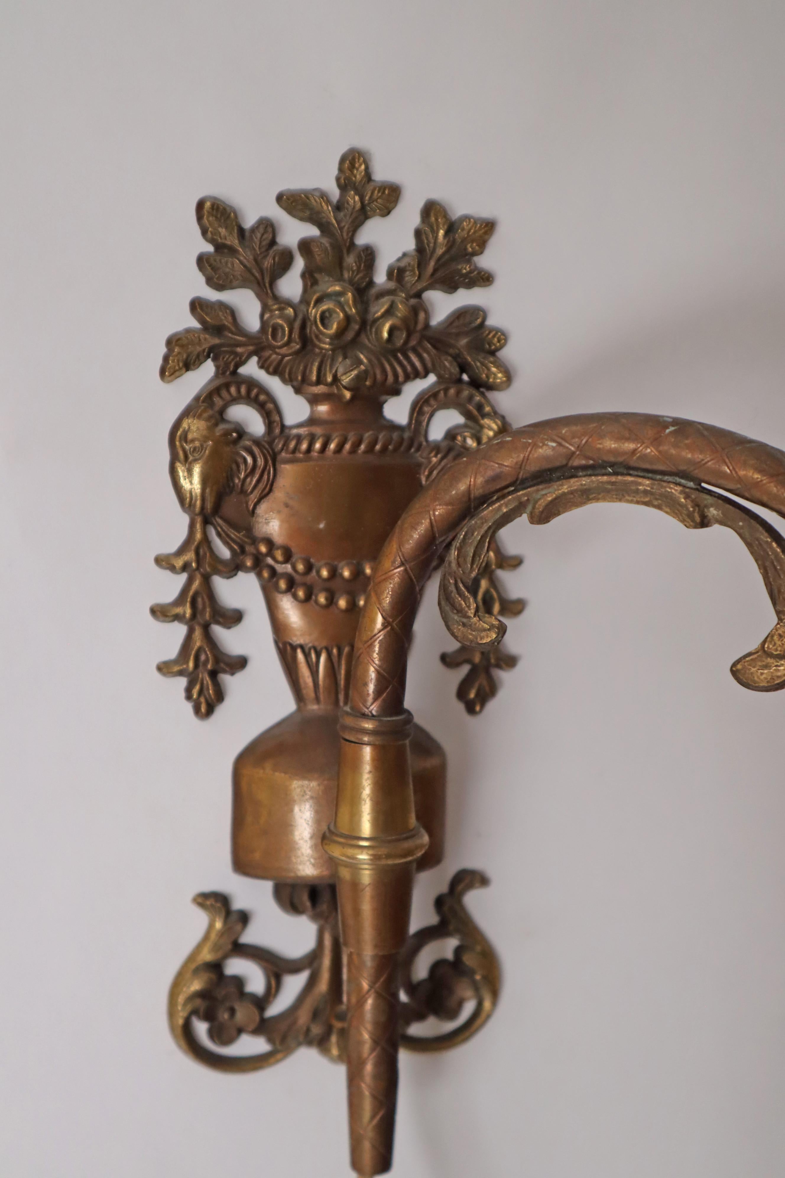 Victorian Swivel Wall Lamp Gilded with Ram's Head and Urn France Around 1880 For Sale 9