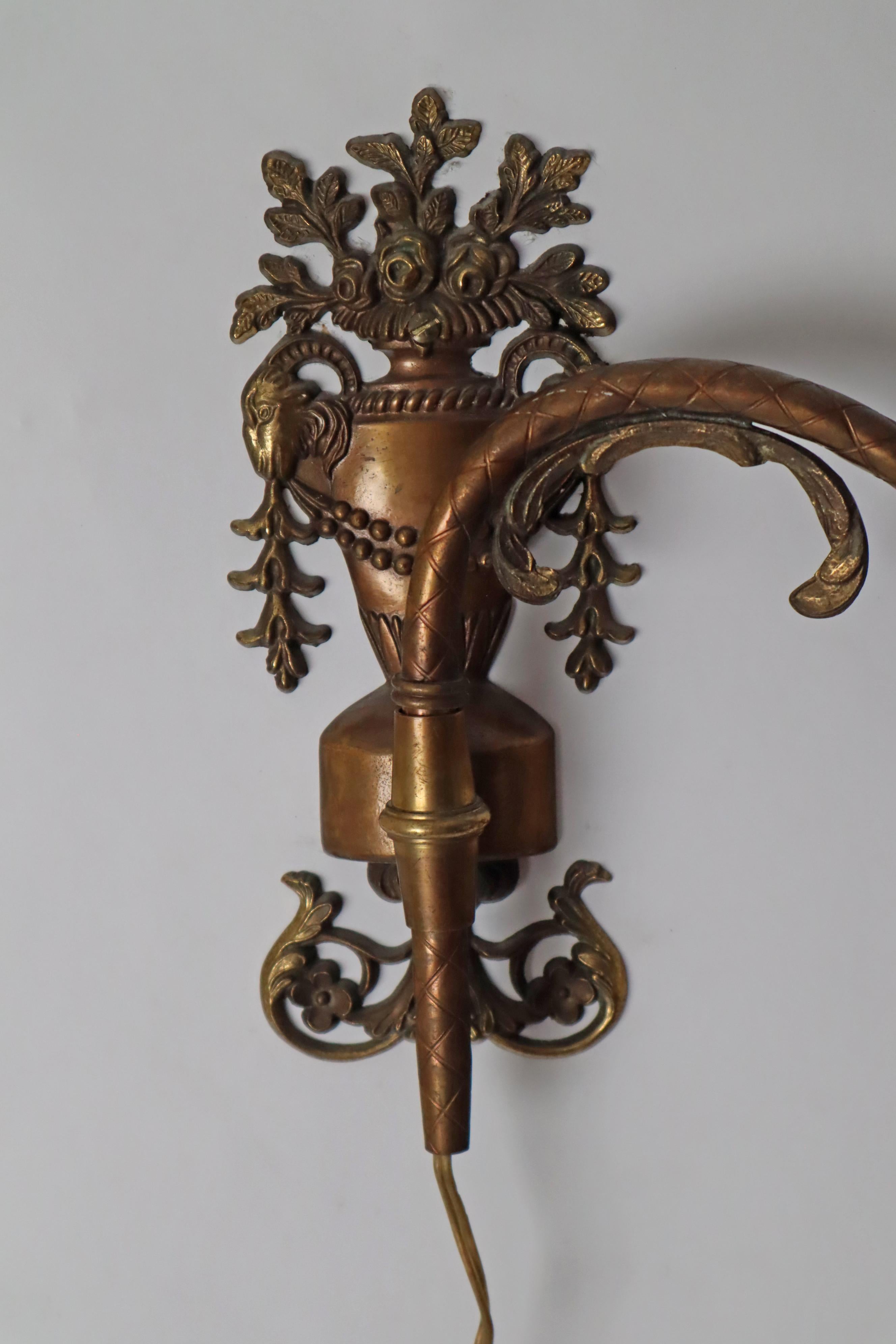 Victorian Swivel Wall Lamp Gilded with Ram's Head and Urn France Around 1880 For Sale 10
