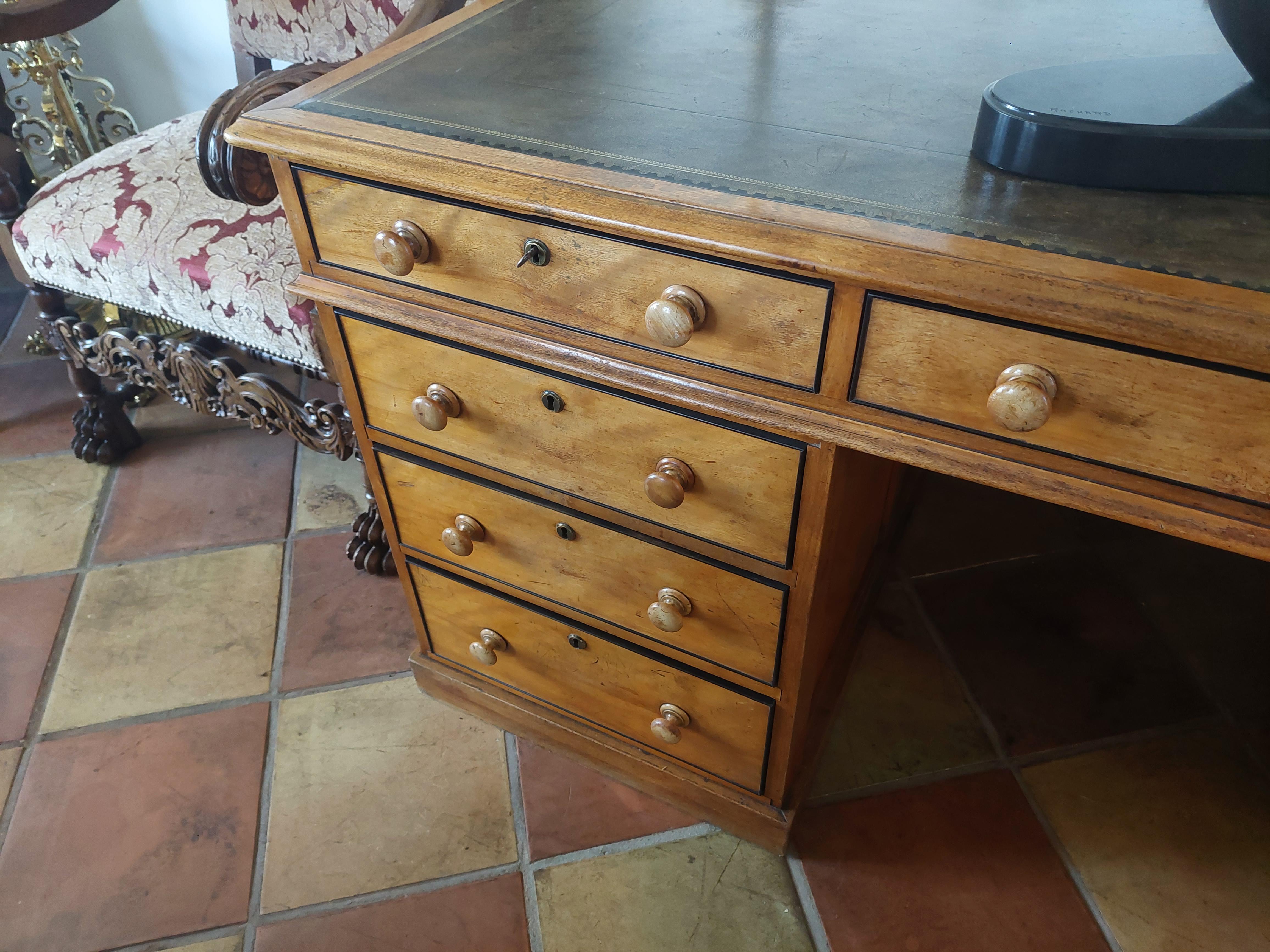 Victorian Sycamore Partners Desk In Good Condition For Sale In Altrincham, GB
