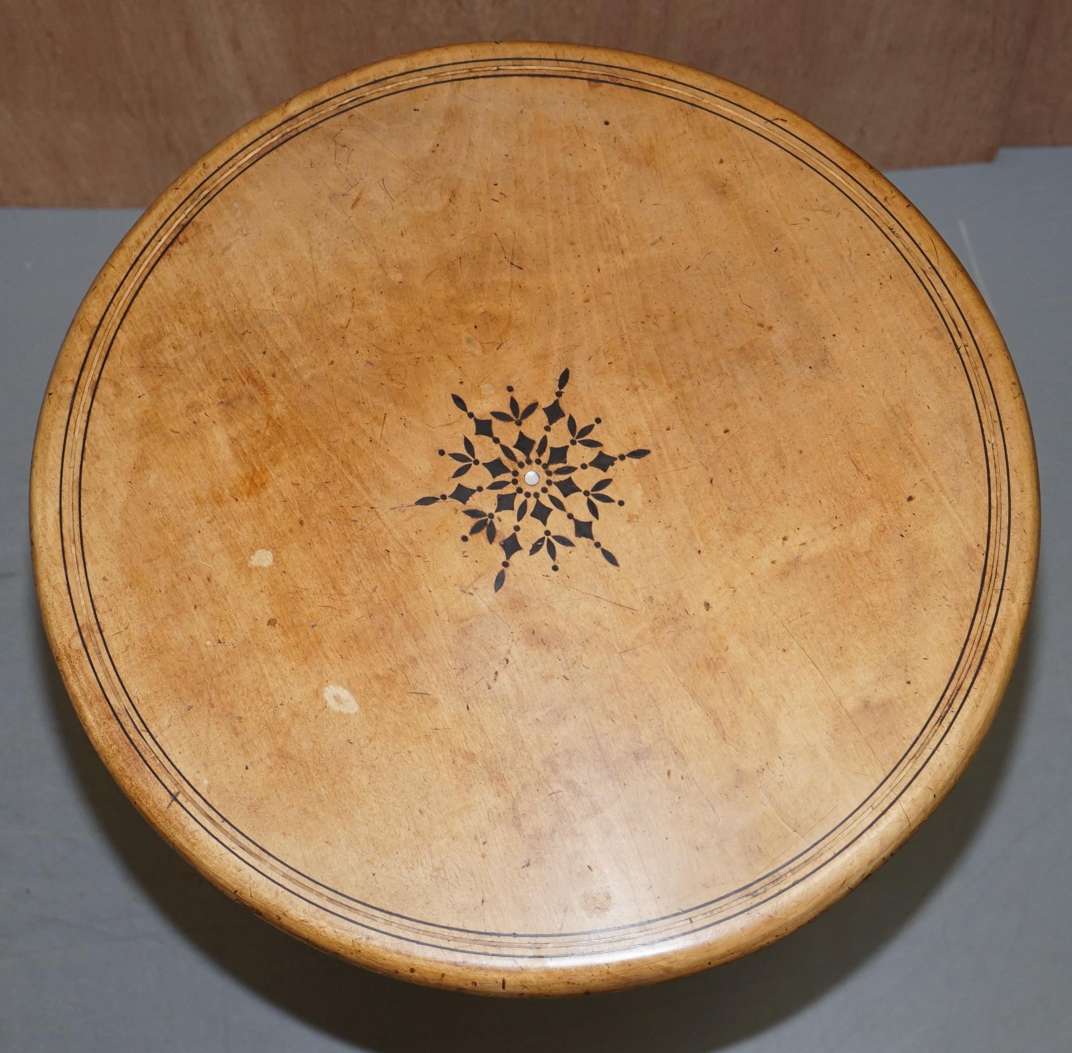 English Victorian Sycamore Wood Mother of Pearl Inlay Round Tilt-Top Occasional Table For Sale
