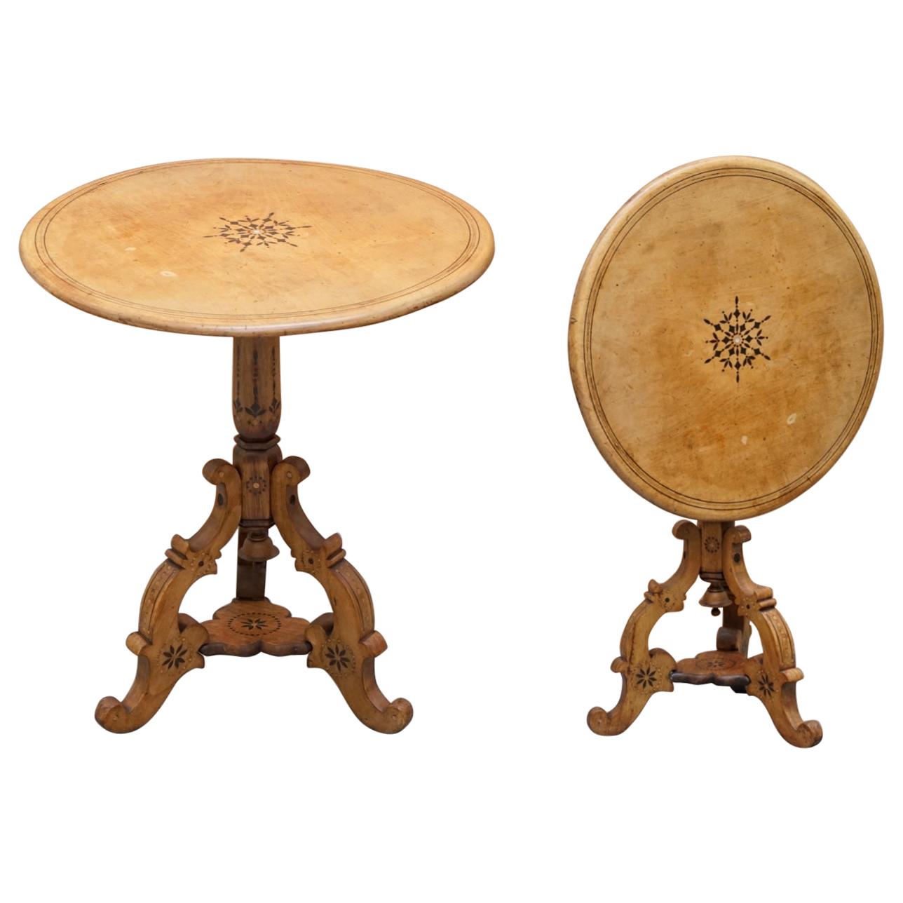 Table d'appoint ronde à plateau basculant en bois de sycomore avec incrustation de nacre de style victorien