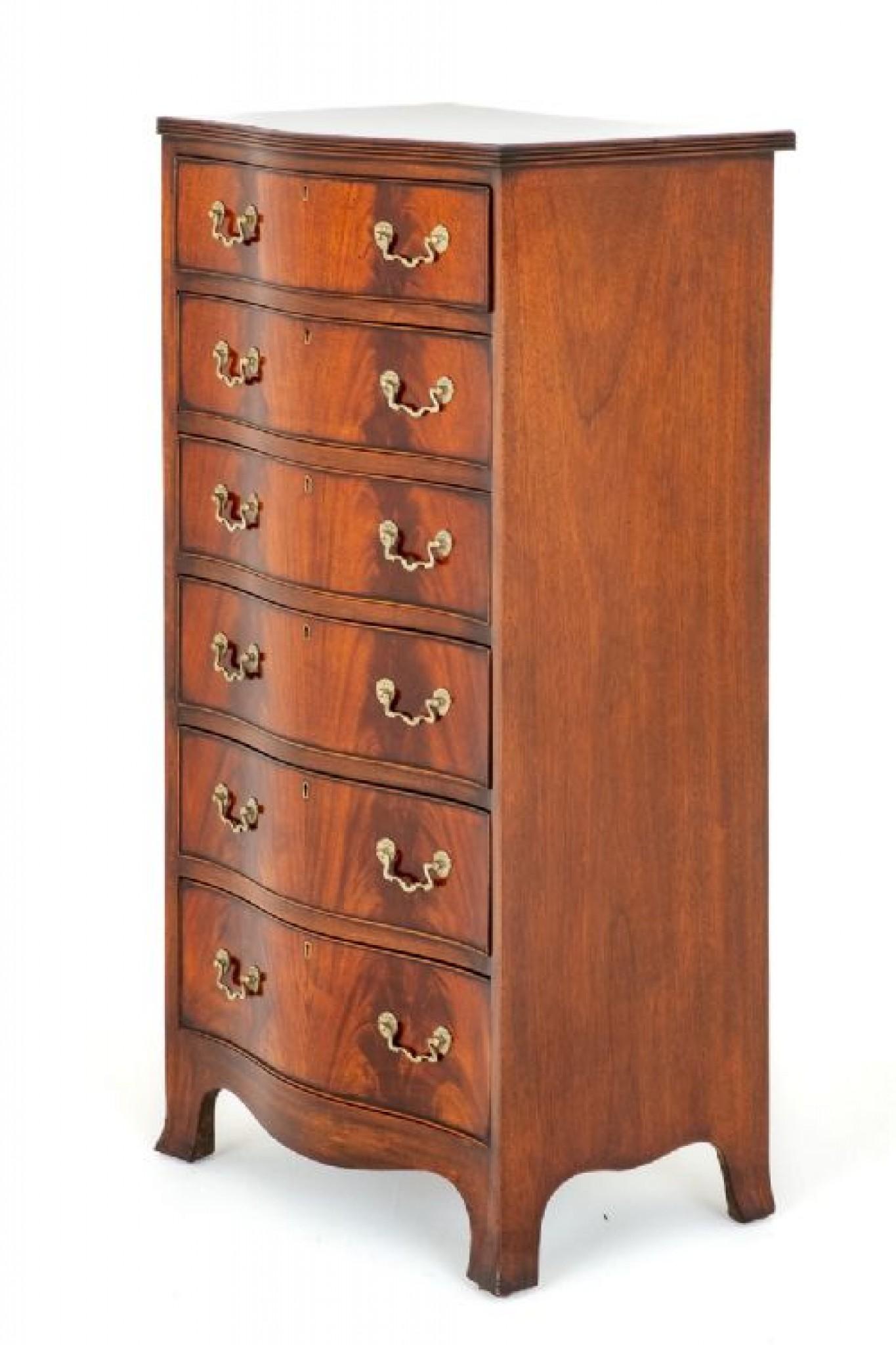 Mahogany Serpentine Chest of Drawers.
Circa 1900
This chest of drawers stands upon splay feet with a shaped apron.
Having an arrangement of 6 graduated oak lined drawers.
The drawer fronts and top of the chest having wonderful flame mahogany
