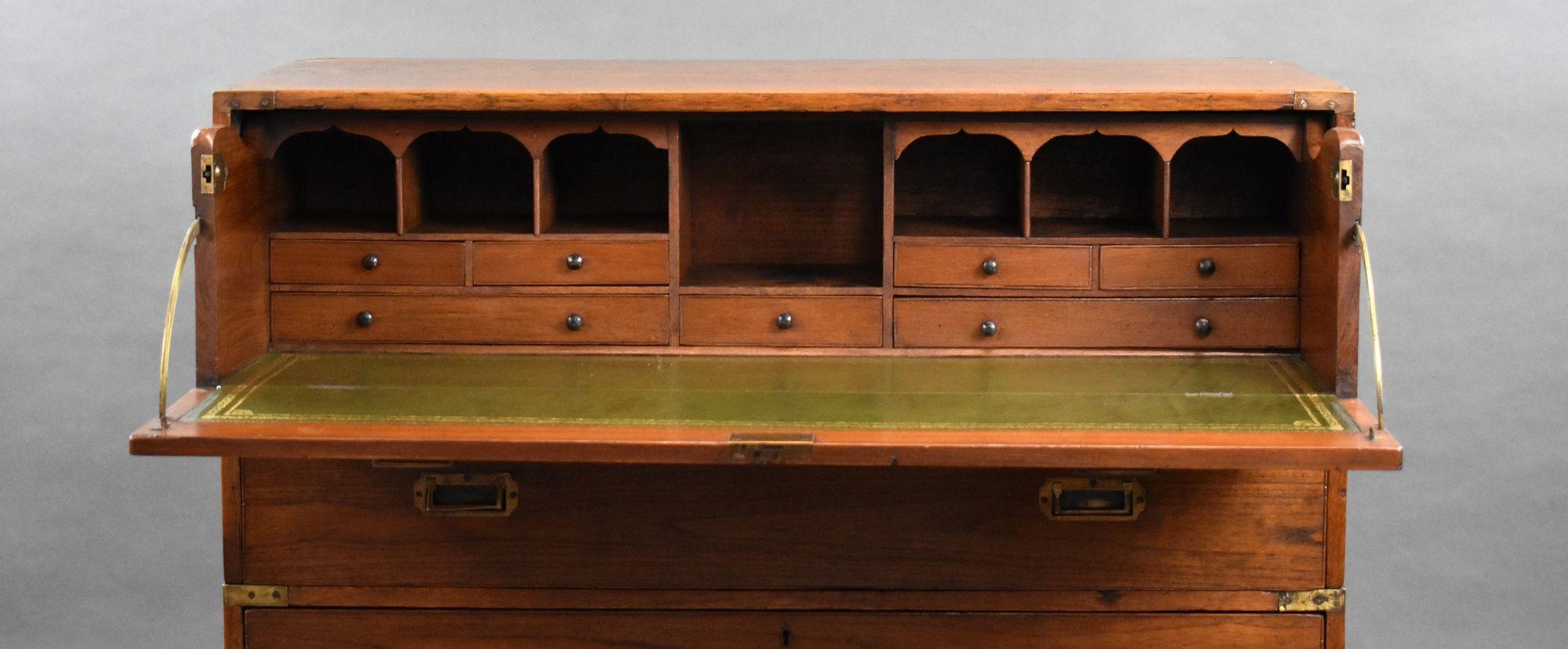 XIX secolo Cassapanca vittoriana in teak Campaigner in vendita