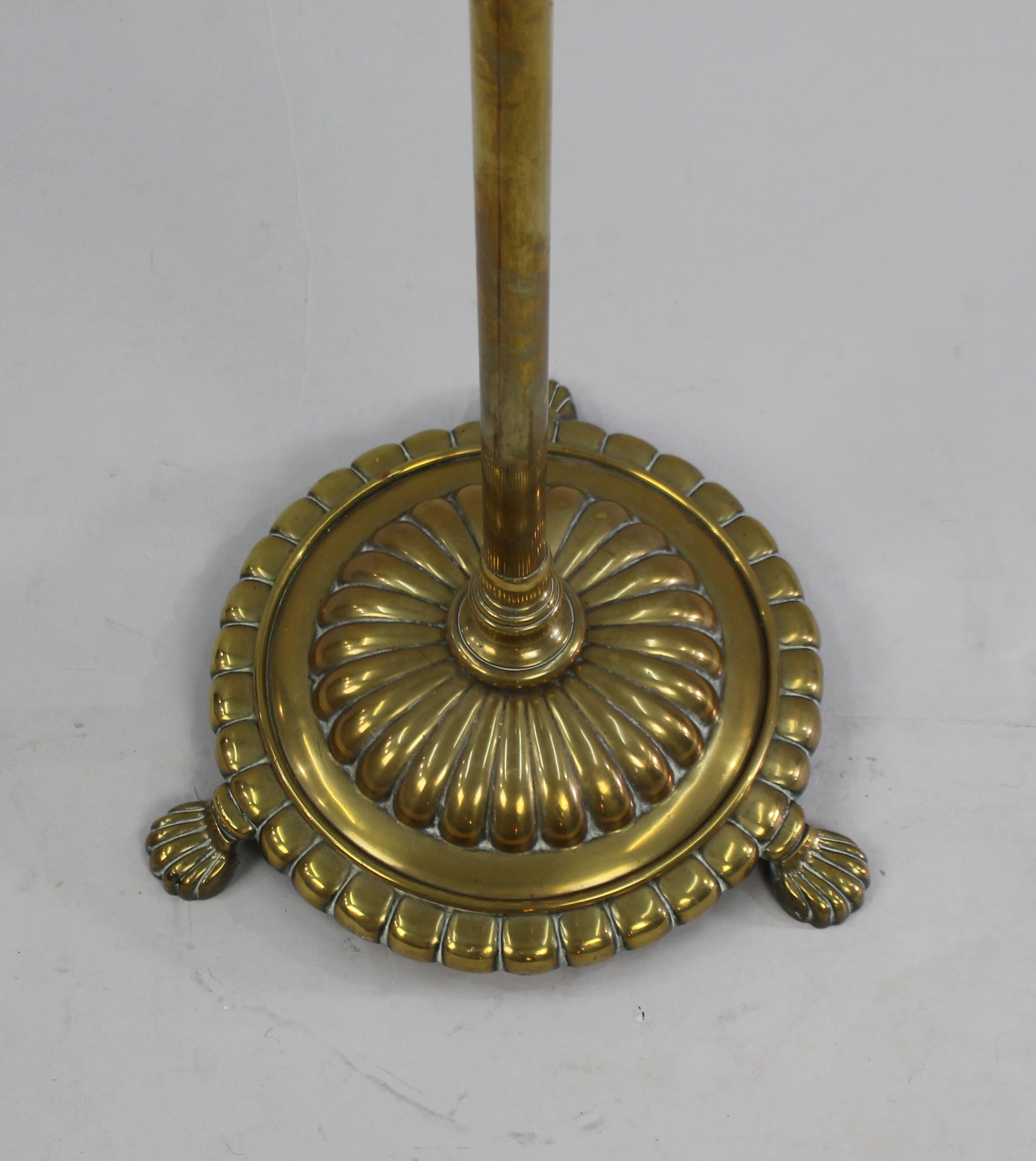 Victorian Telescopic Brass Standard Oil Lamp In Good Condition For Sale In Worcester, GB