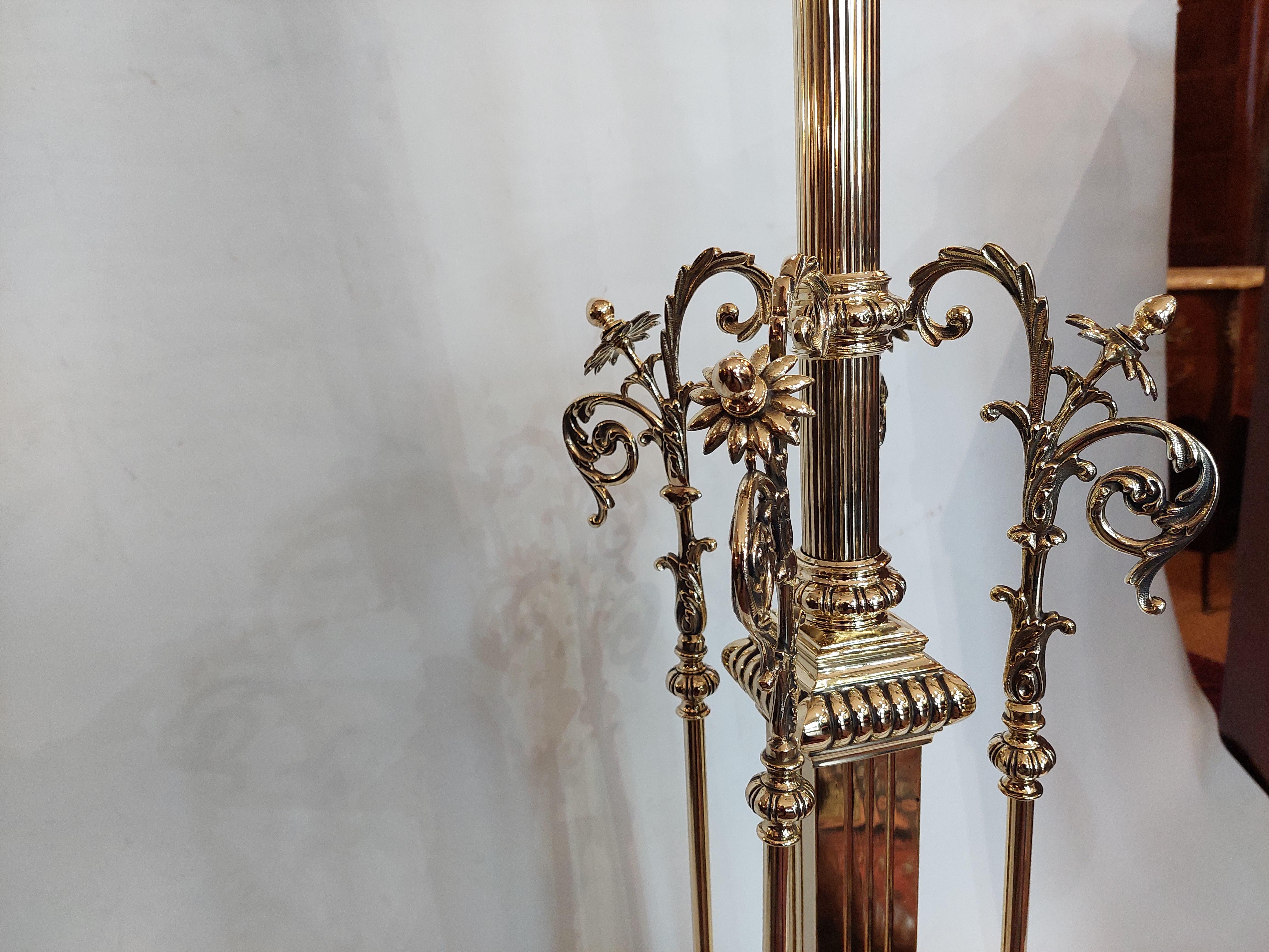 19th Century Victorian Telescopic Brass Standard Oil Lamp For Sale