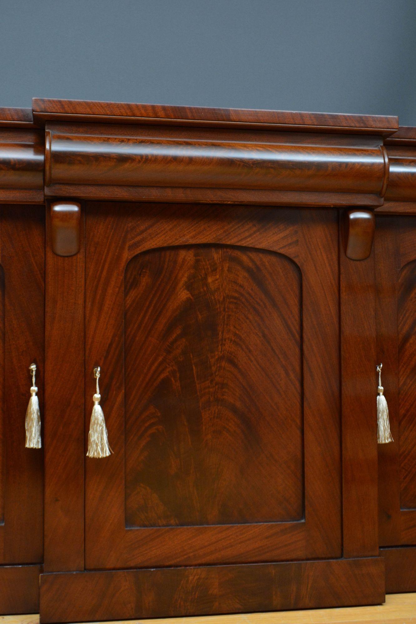 Victorian Three Door Sideboard in Mahogany For Sale 5