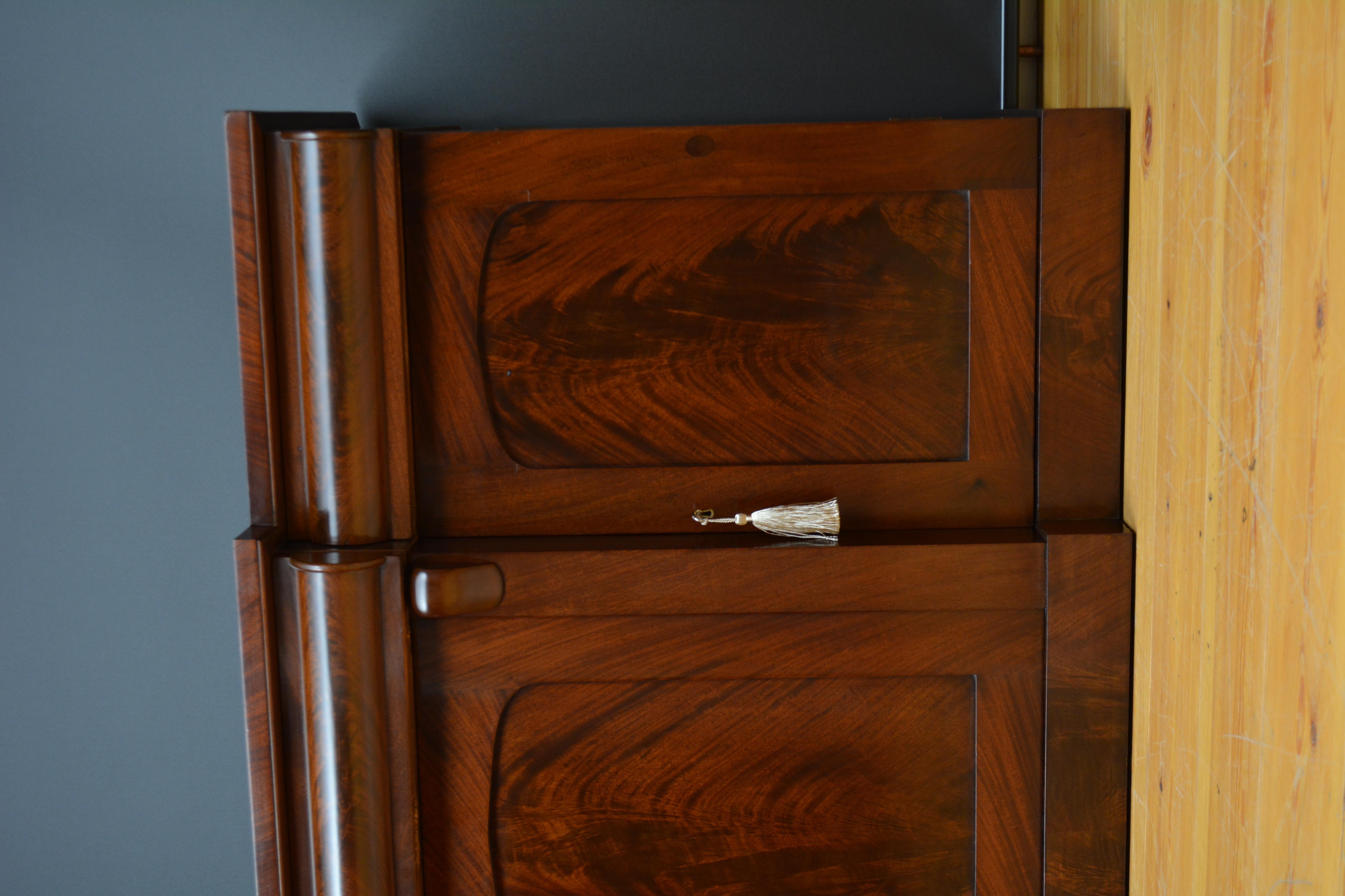 Credenza vittoriana a tre ante in mogano in vendita 5