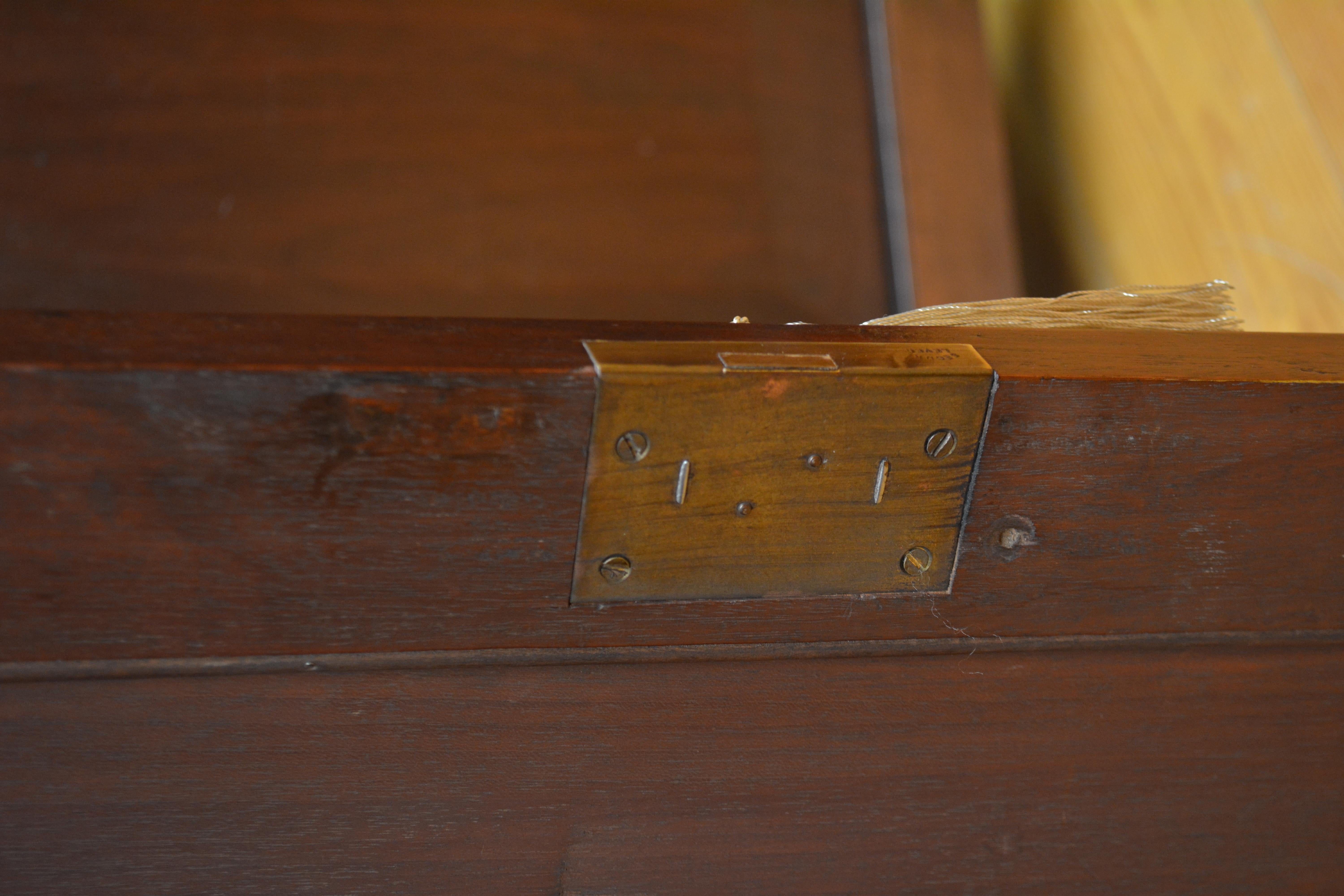 Credenza vittoriana a tre ante in mogano in vendita 8