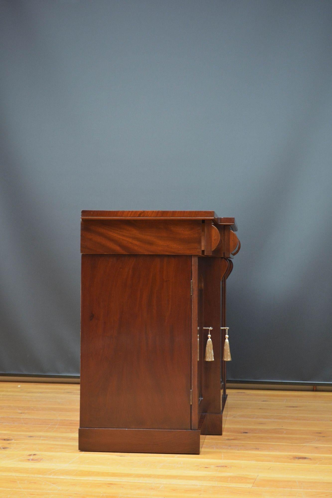 Victorian Three Door Sideboard in Mahogany For Sale 10