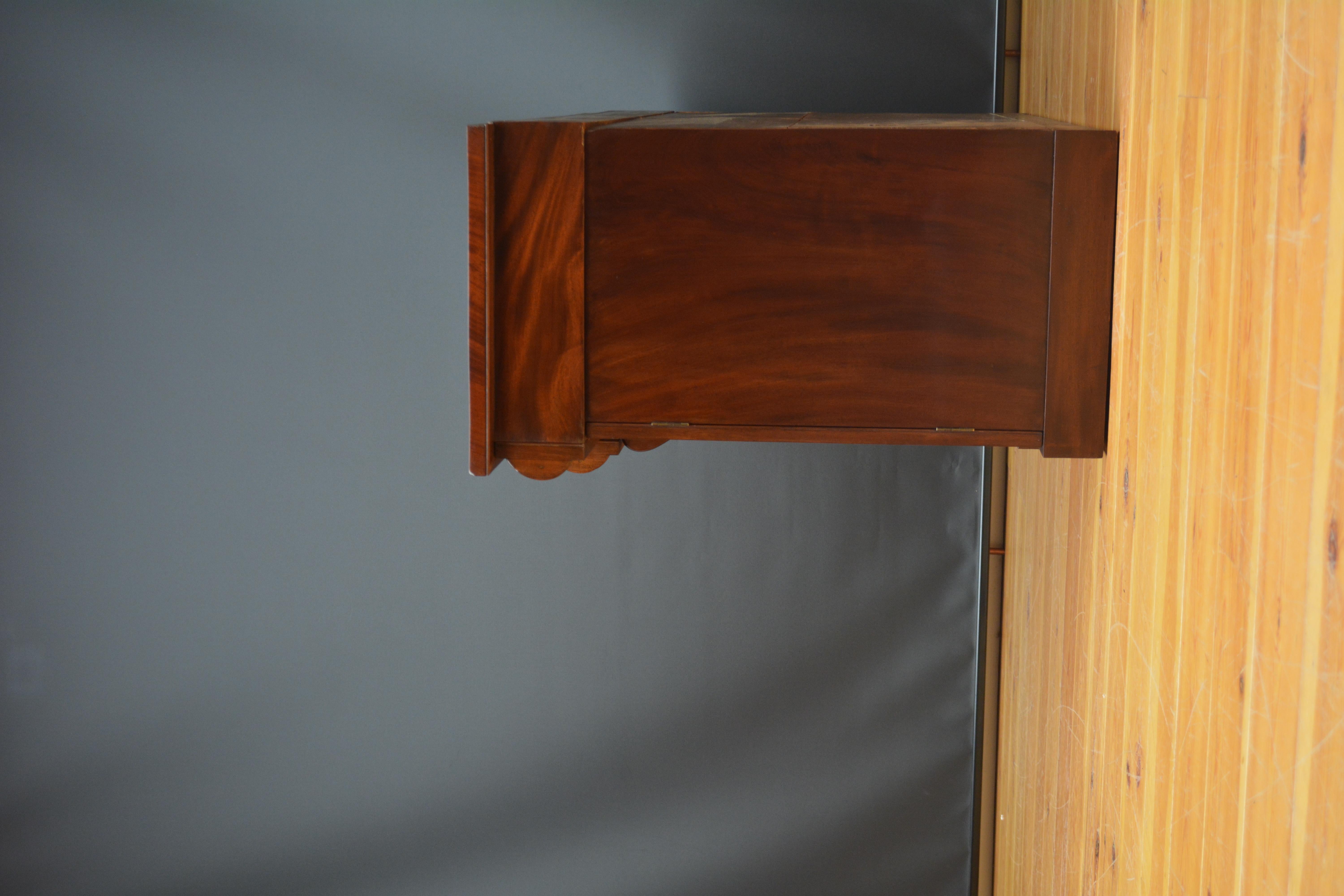 Credenza vittoriana a tre ante in mogano in vendita 11