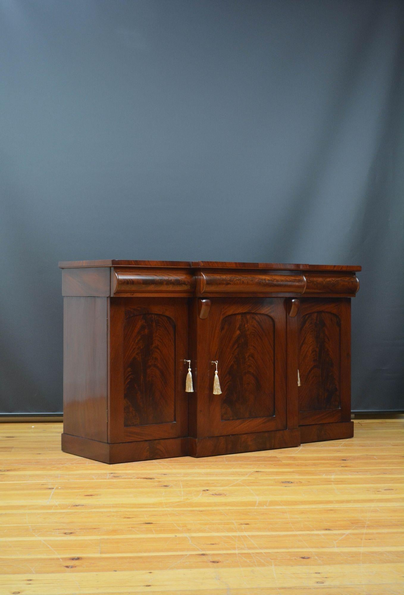 English Victorian Three Door Sideboard in Mahogany For Sale