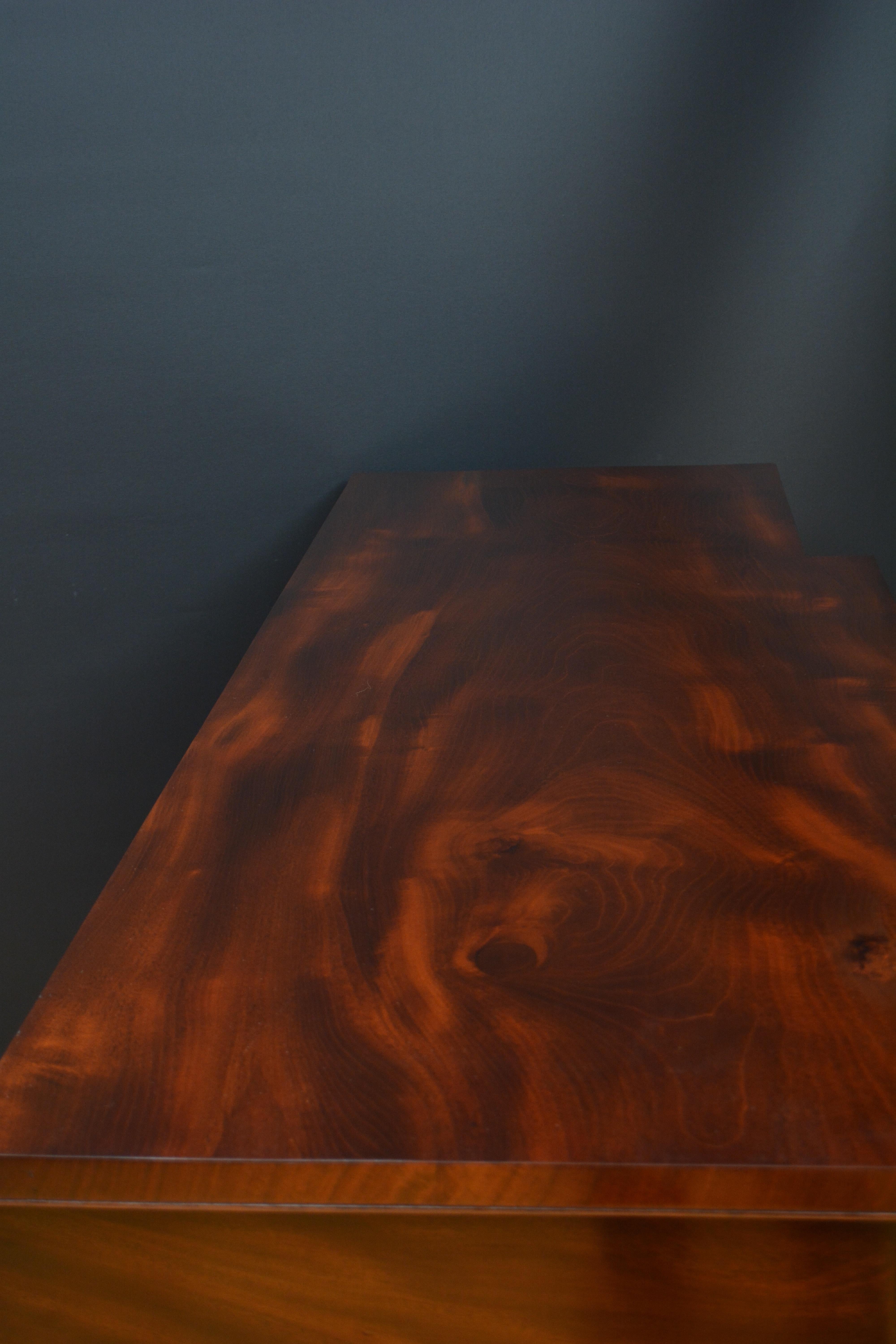 Credenza vittoriana a tre ante in mogano In condizioni buone in vendita a High Peak, GB