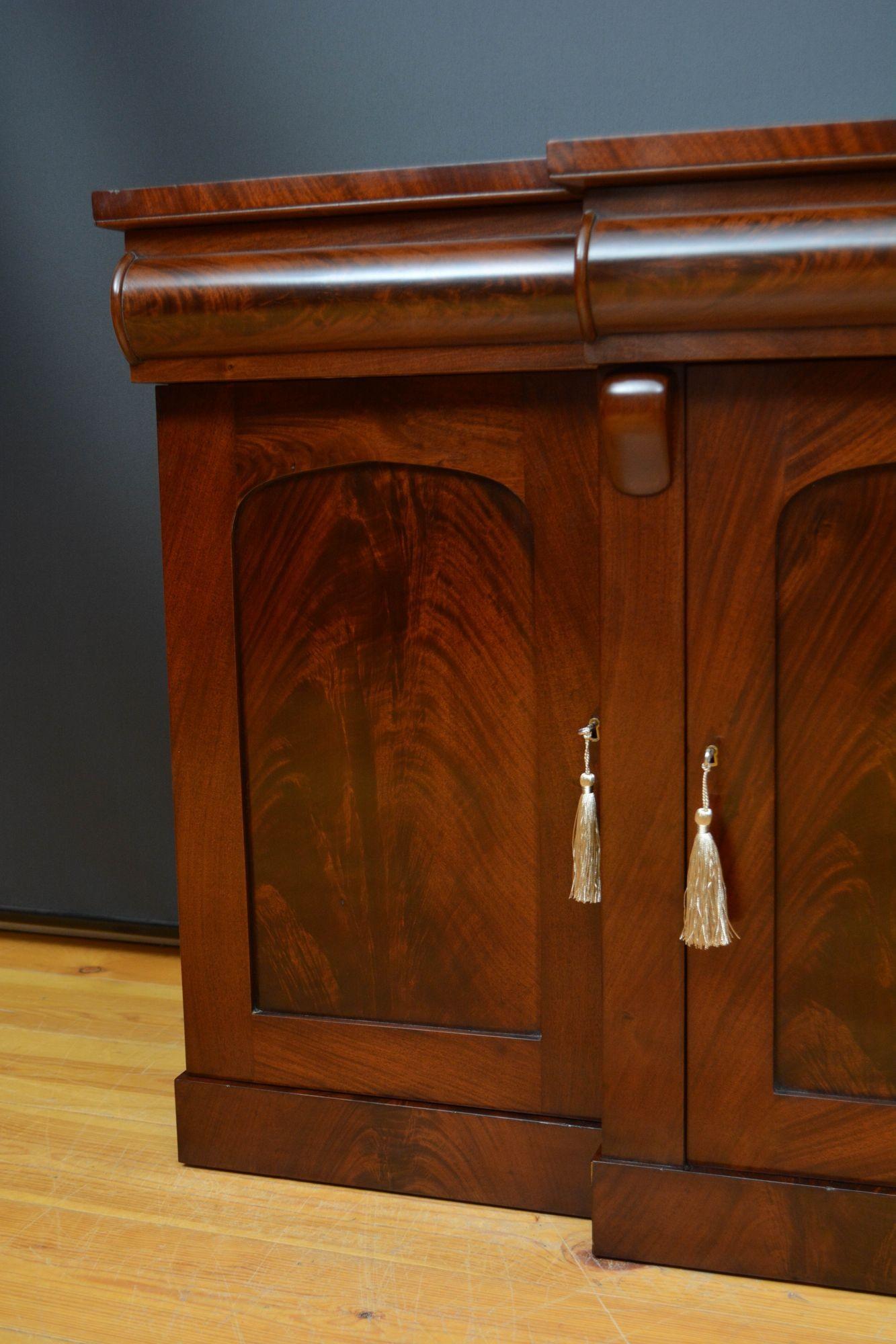 Victorian Three Door Sideboard in Mahogany For Sale 3