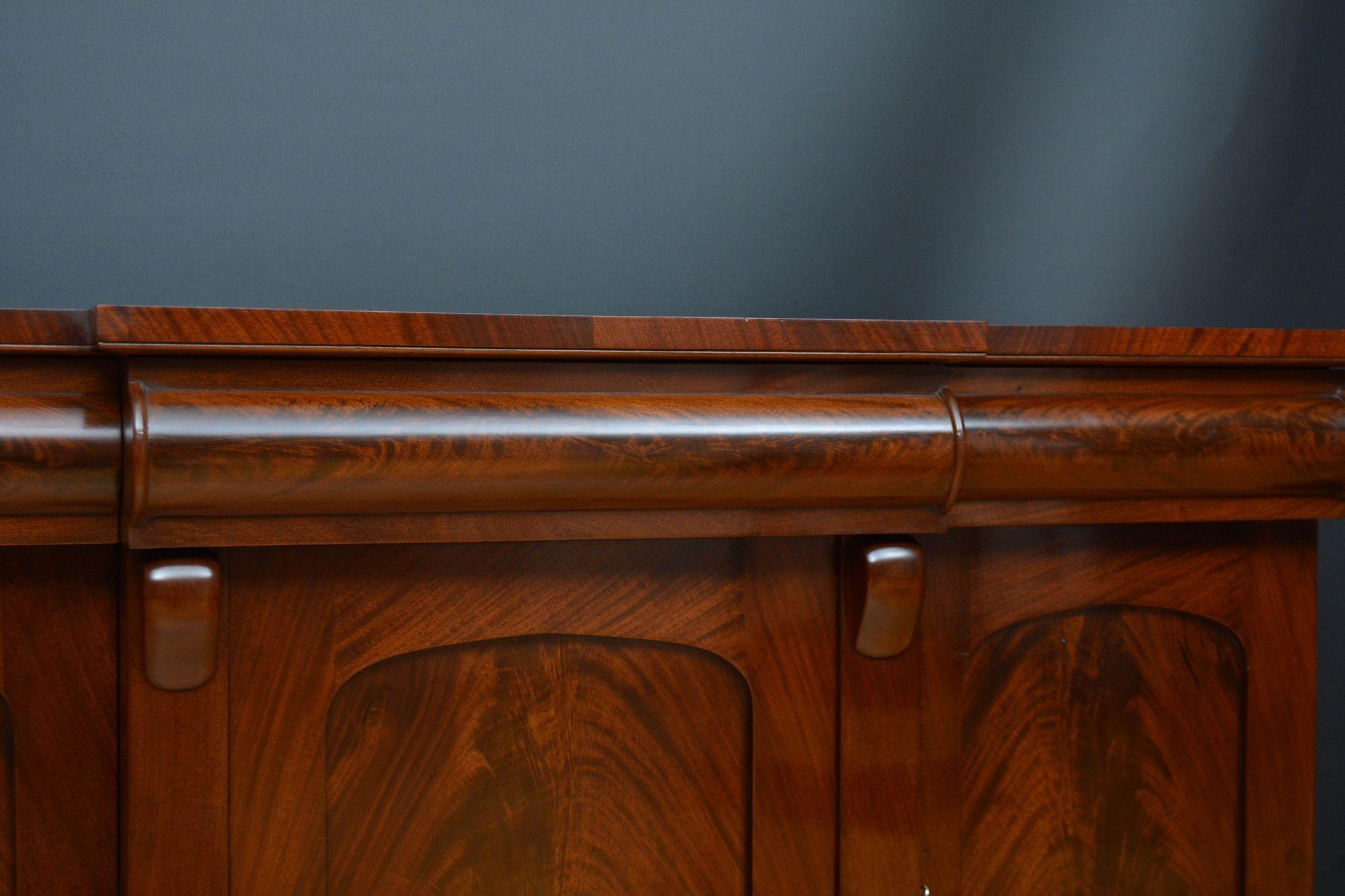 Victorian Three Door Sideboard in Mahogany For Sale 4
