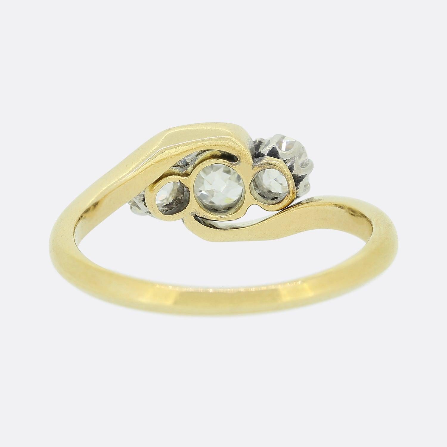 Victorien Bague torsadée victorienne à trois pierres et diamants de 0,80 carat en vente