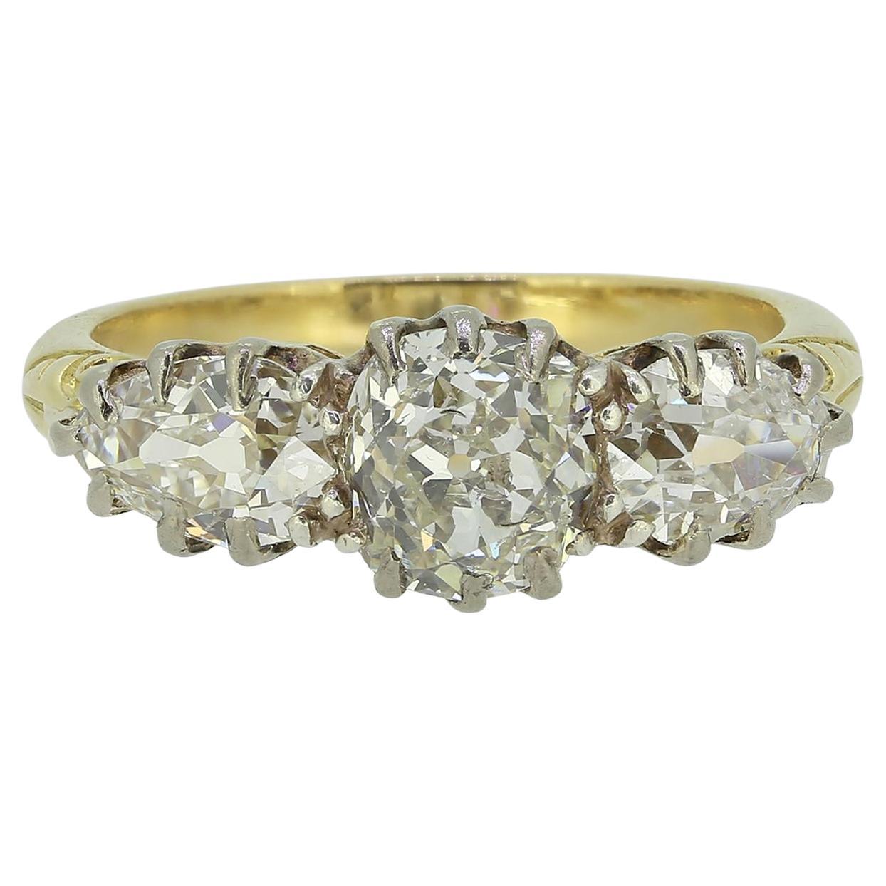 Bague victorienne à trois pierres et diamants en vente