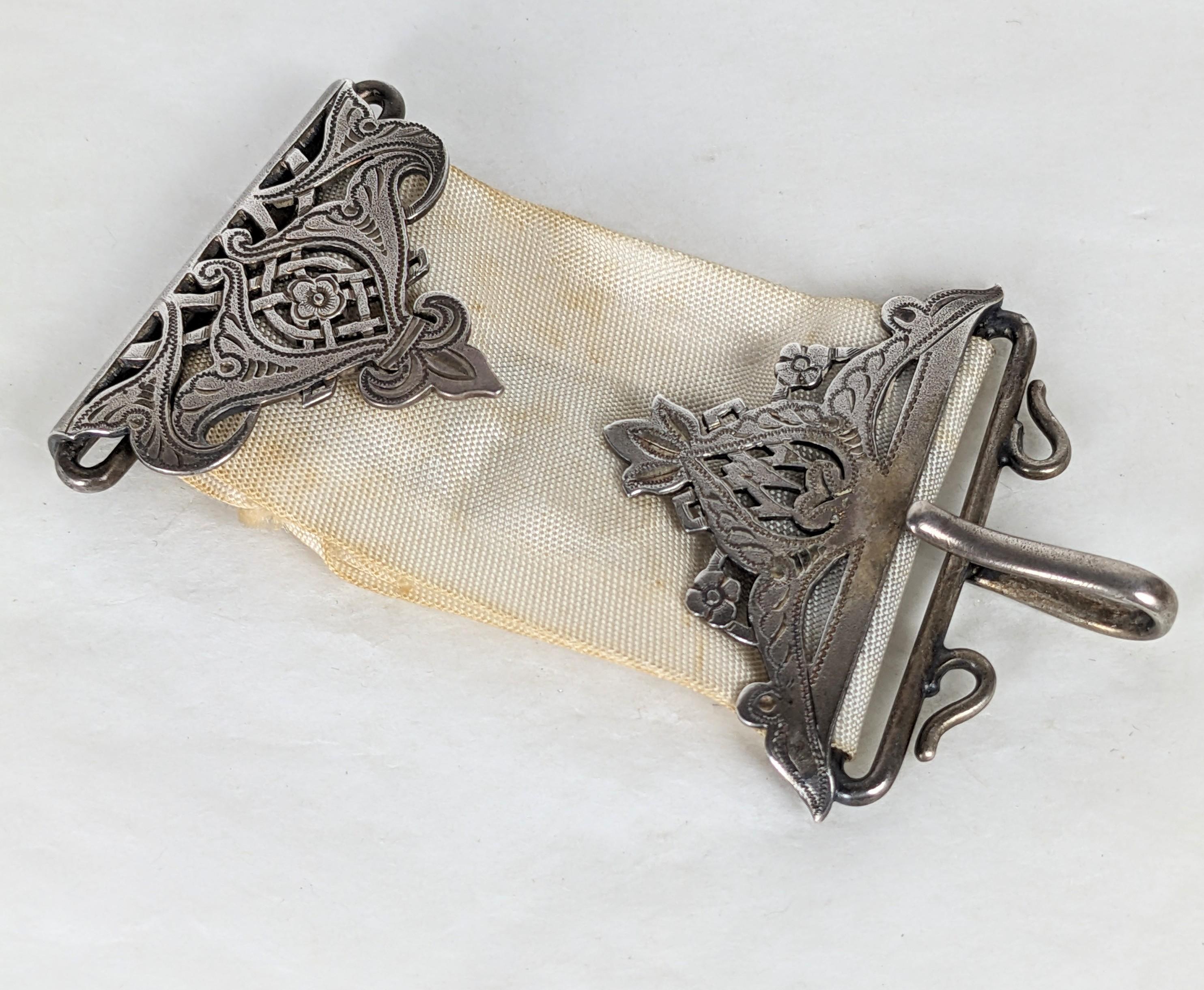 Viktorianische Tiffany Sterling Chatelaine im Zustand „Gut“ im Angebot in New York, NY