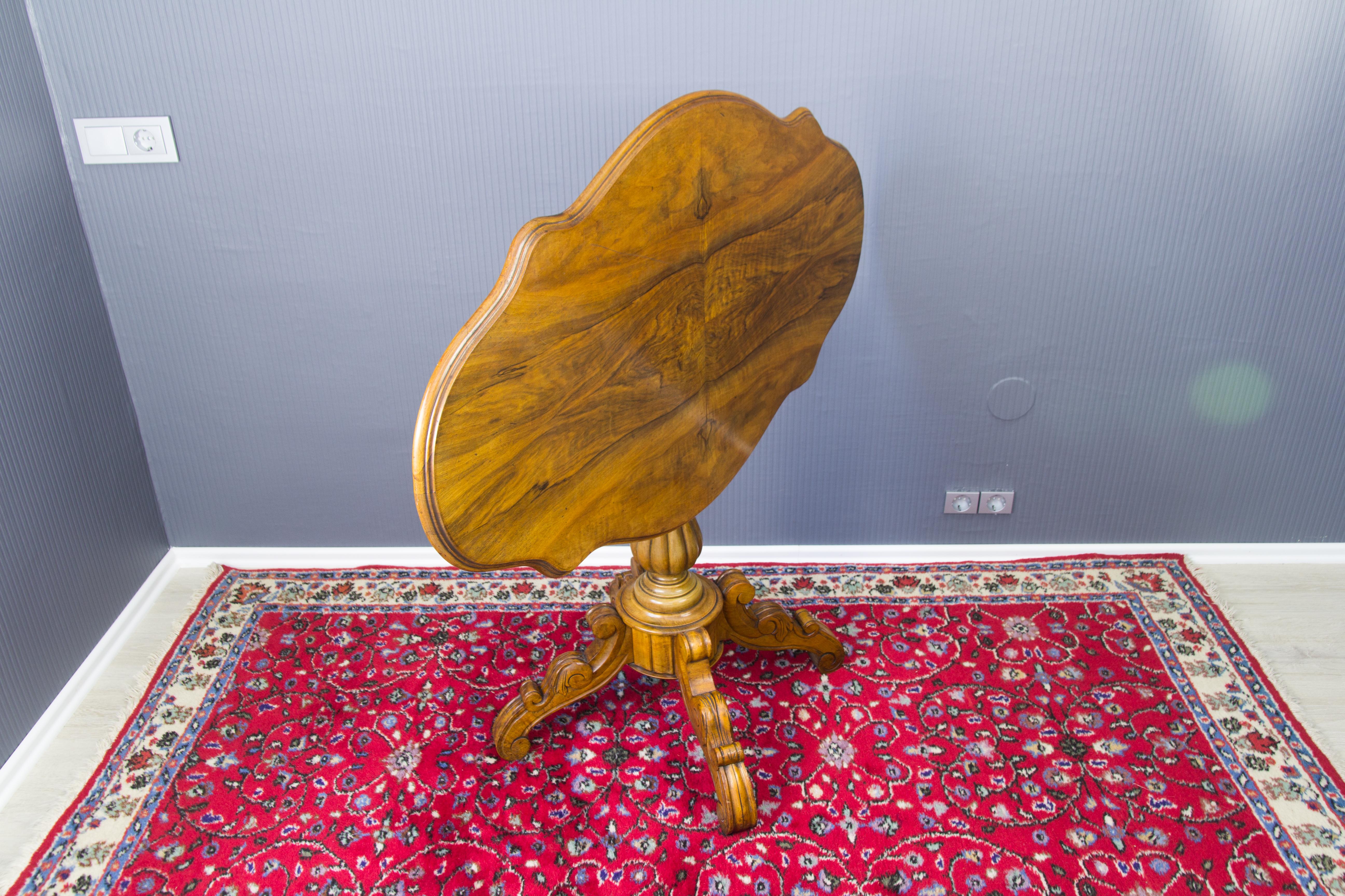 Early 20th Century Victorian Tilt-Top Center or Dessert Table