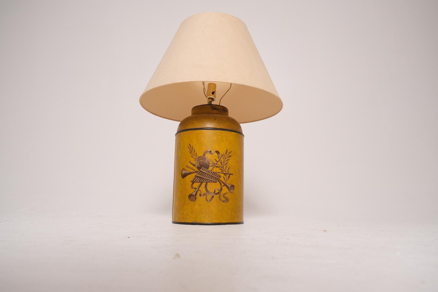 English Victorian Toleware Tea Canister Lamp by Parnall & Sons, England For Sale