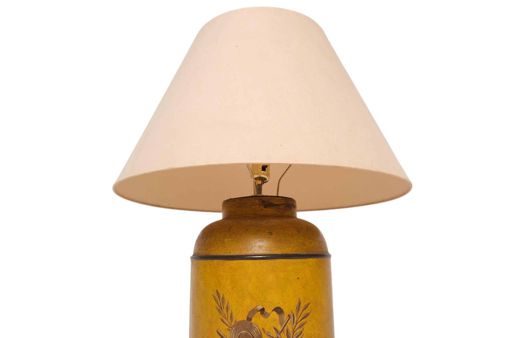 Victorian Toleware Tea Canister Lamp by Parnall & Sons, England In Good Condition For Sale In Los Angeles, CA