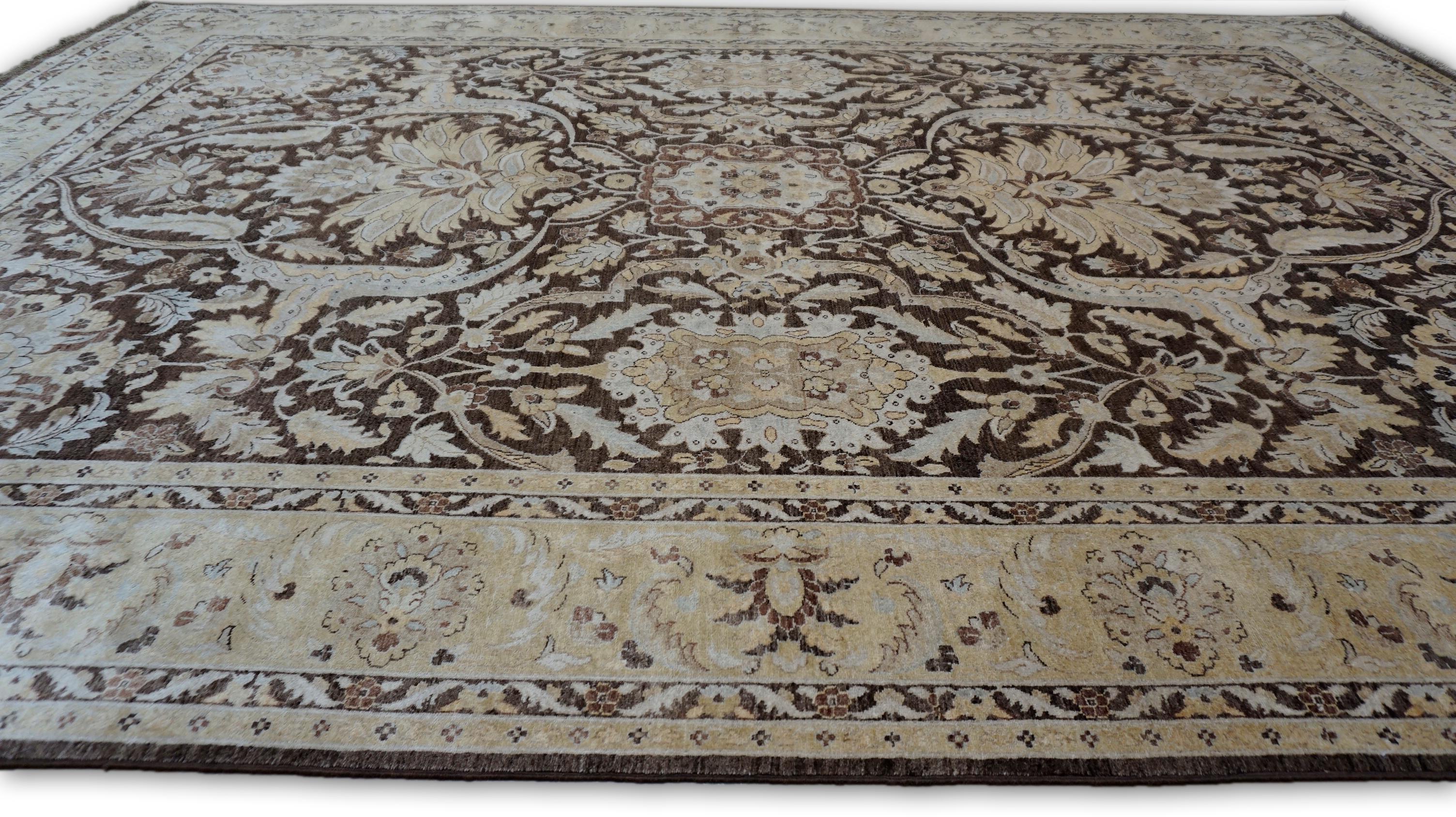Alfombra Victoriana Tradicional de Lana Floral Marrón y Beige 9'10''x14' en Nuevo estado para la venta en Torrance, CA