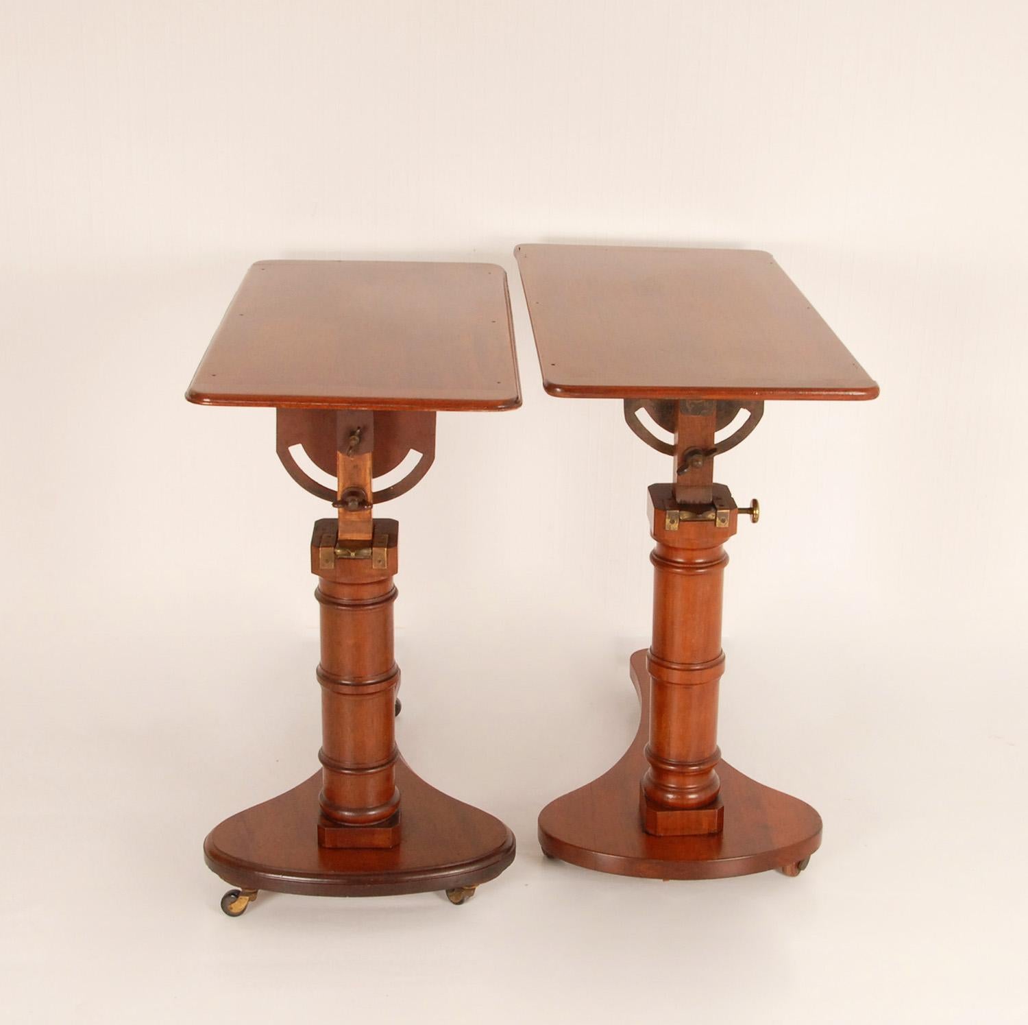 Victorian Traditional English Reading Tables Side Table with Casters