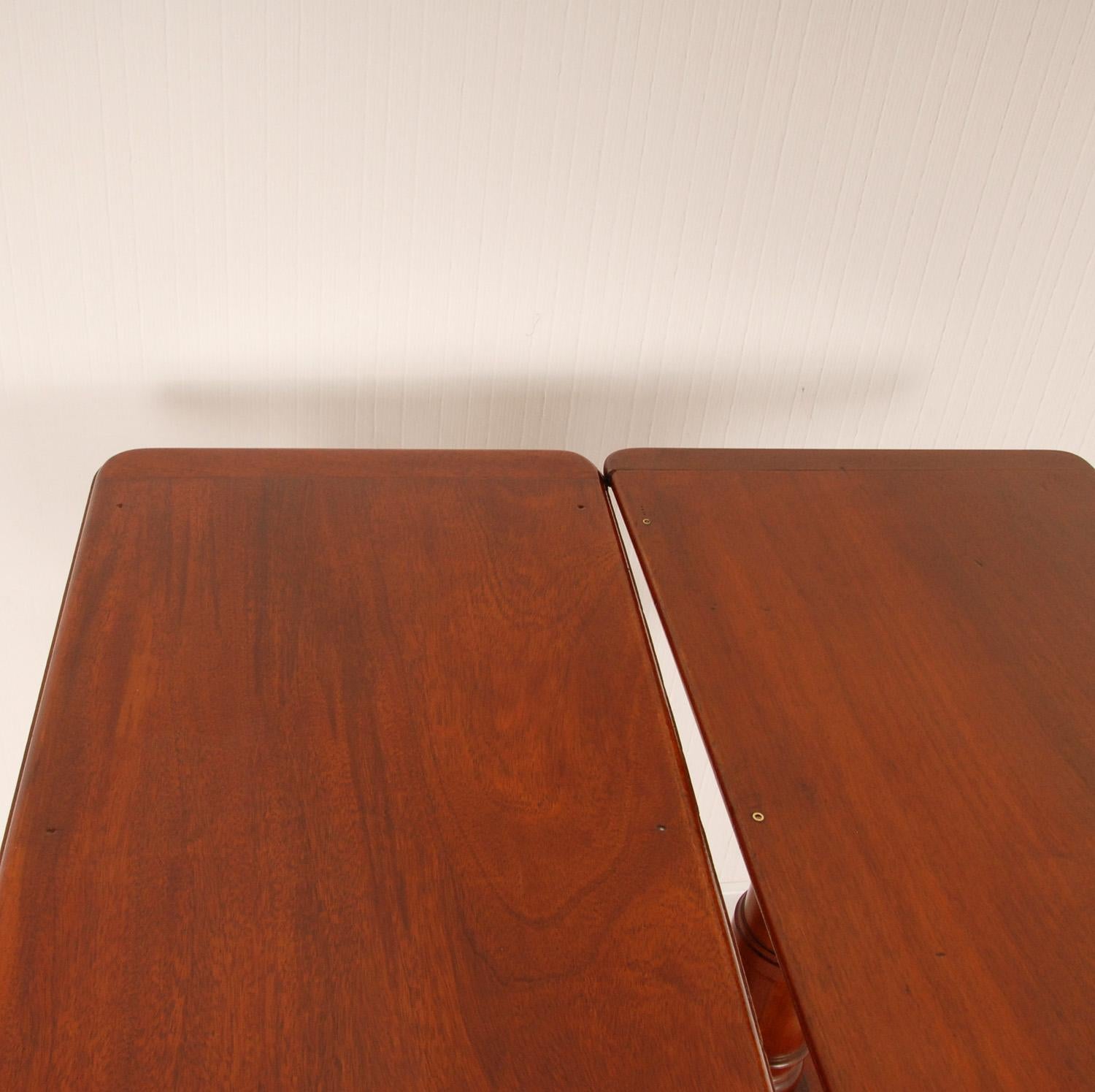 Victorian Traditional English Reading Tables Side Table with Casters