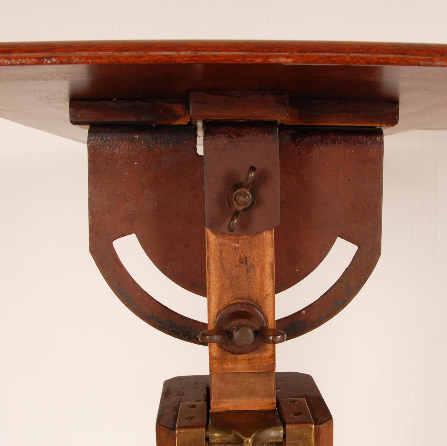 Victorian Traditional English Reading Tables Side Table with Casters