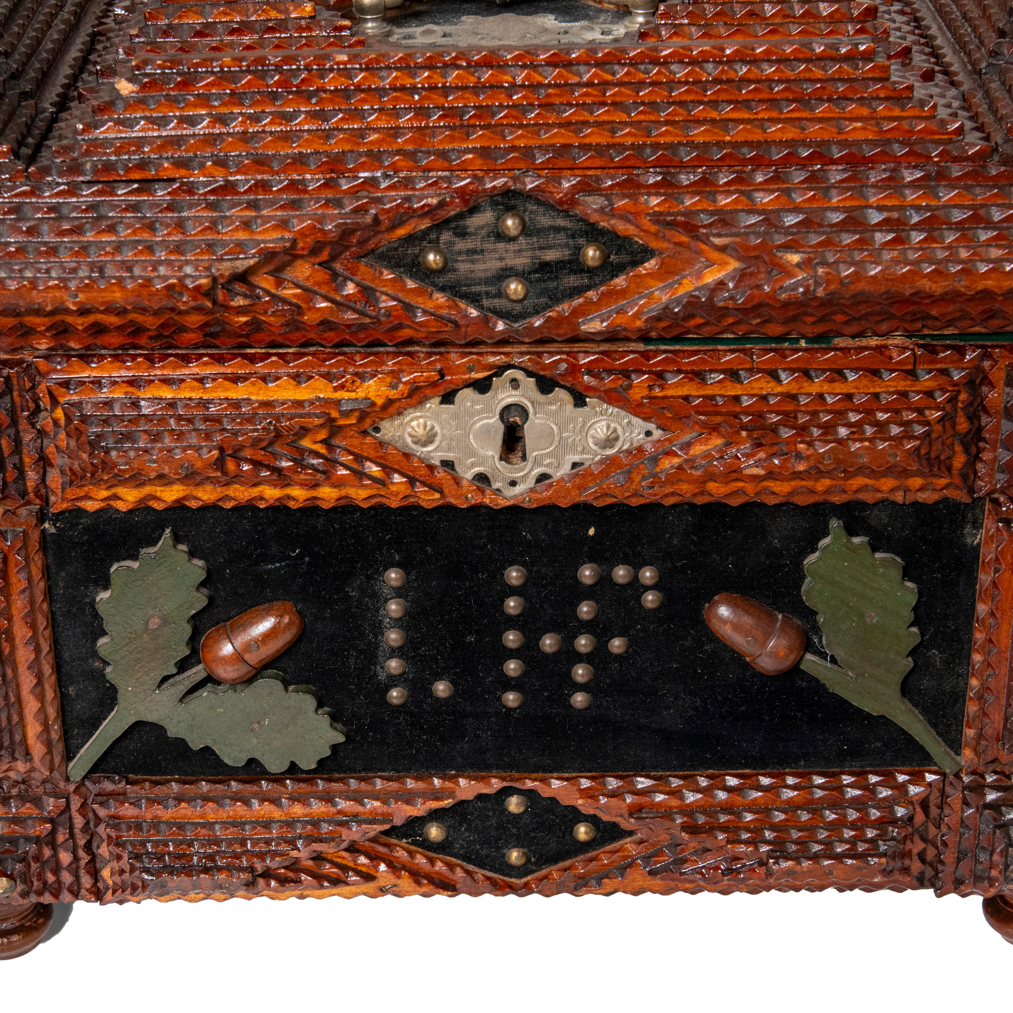 Caja de trabajo de vagabundo victoriano, América circa 1880 Tallado a mano en venta