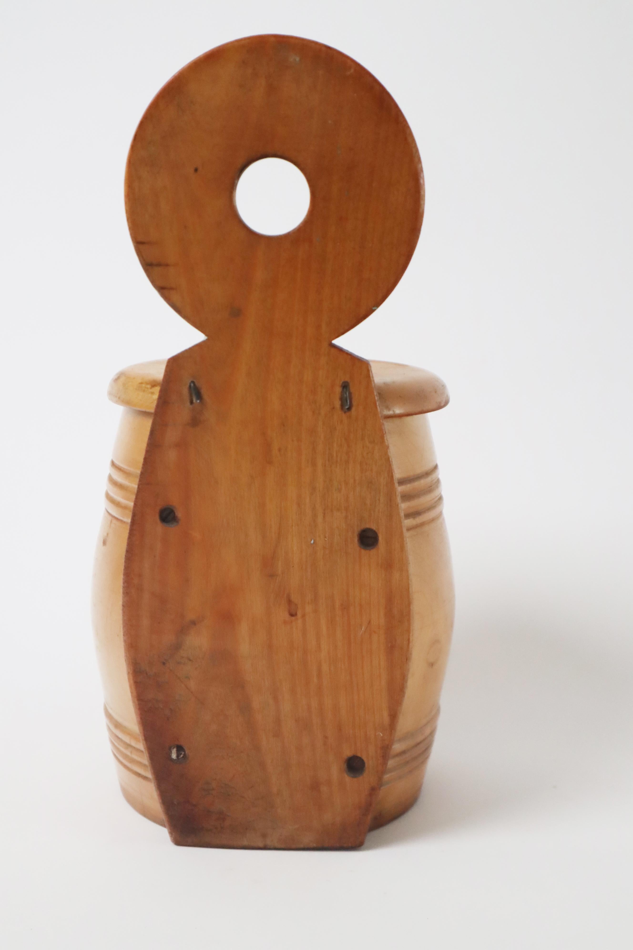 Victorian Treenware Hanging Salt Box, 19th Century. In Good Condition For Sale In Hannover, DE