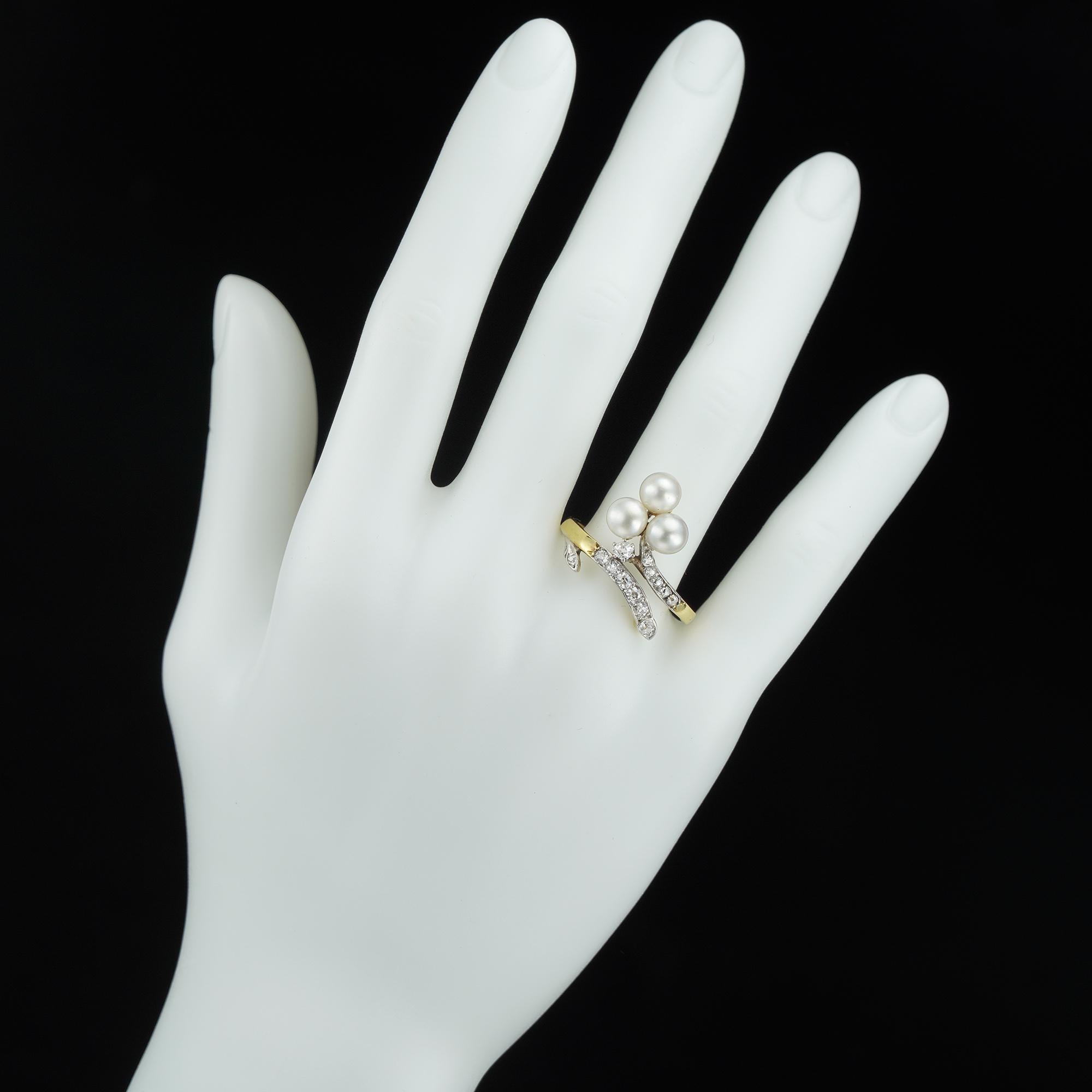 Viktorianischer Trefoil-Perlen- und Diamant-Kreuz-Over-Ring im Angebot 1