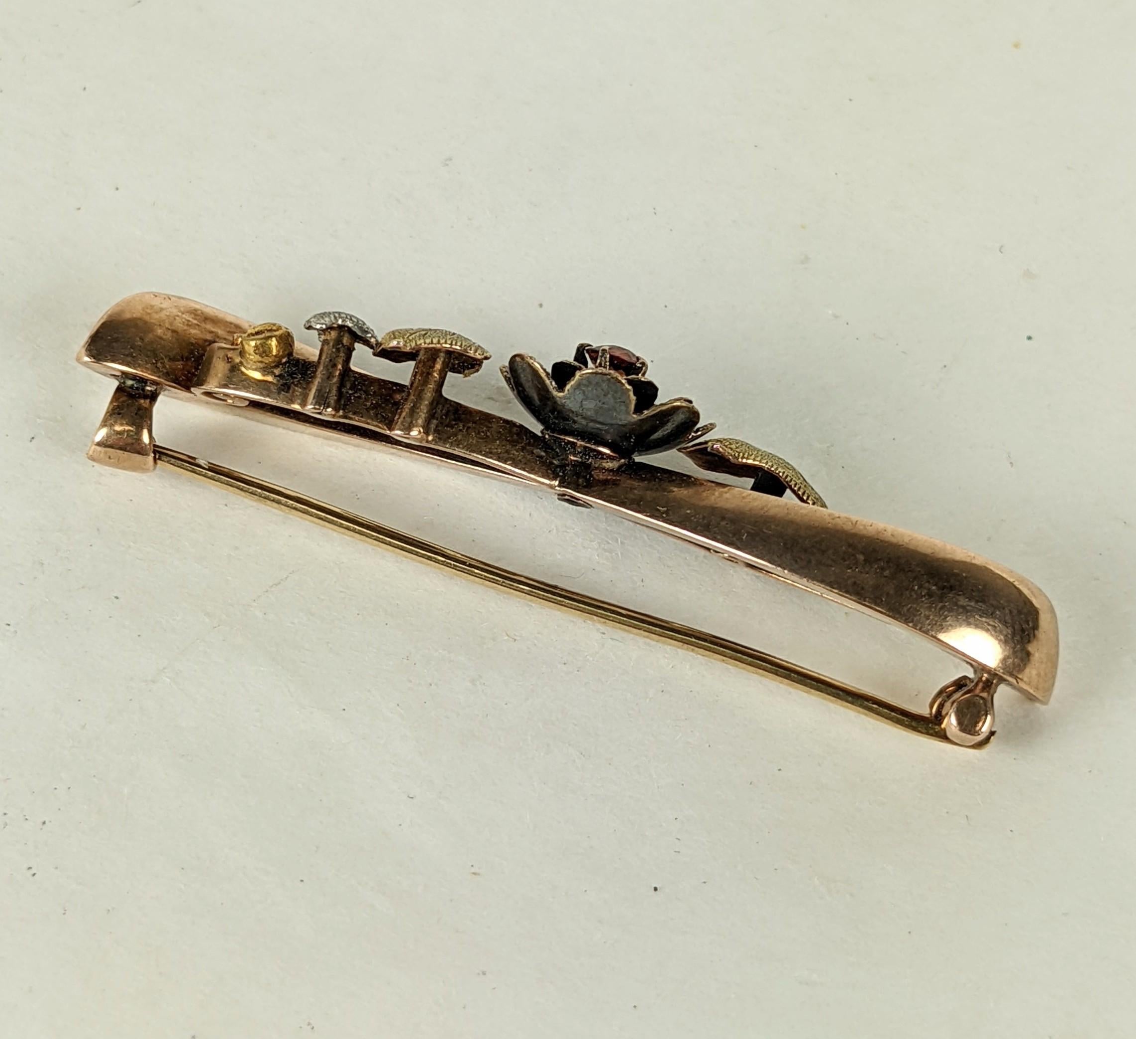 Victorian Tri Color Gold Floral Bar Pin In Excellent Condition For Sale In New York, NY