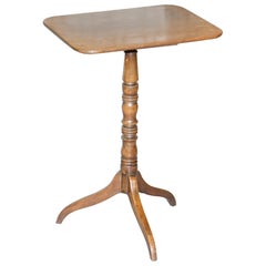 Victorian Tripod Side End Lamp Table in Walnut Carved Central Pillar, circa 1880