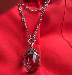 Œuf en cristal de roche de style Tudor victorien, orné d'une rose Tudor et d'une tige de blé gravée