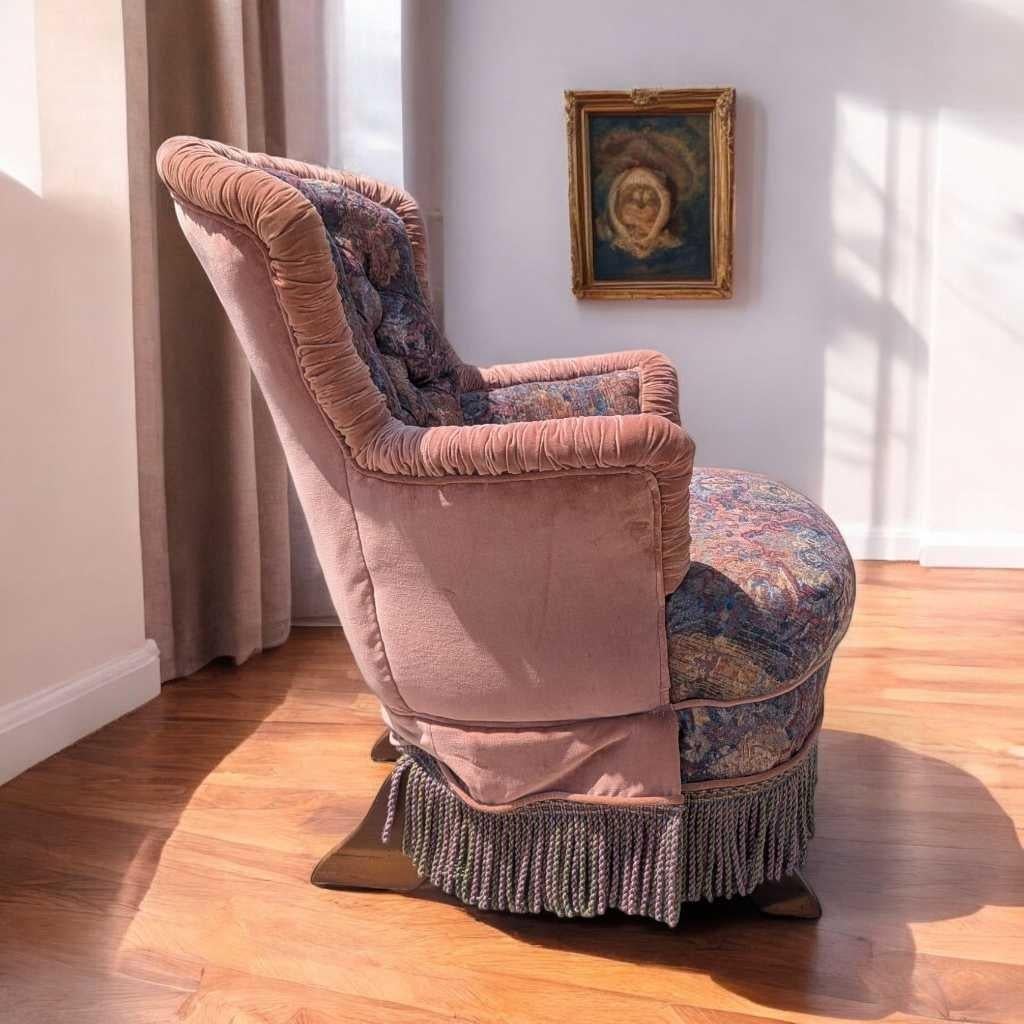 Sedia a dondolo vittoriana con cuscini, velluto floreale e frange, c. 1900, USA In condizioni buone in vendita a Rancho Cucamonga, CA