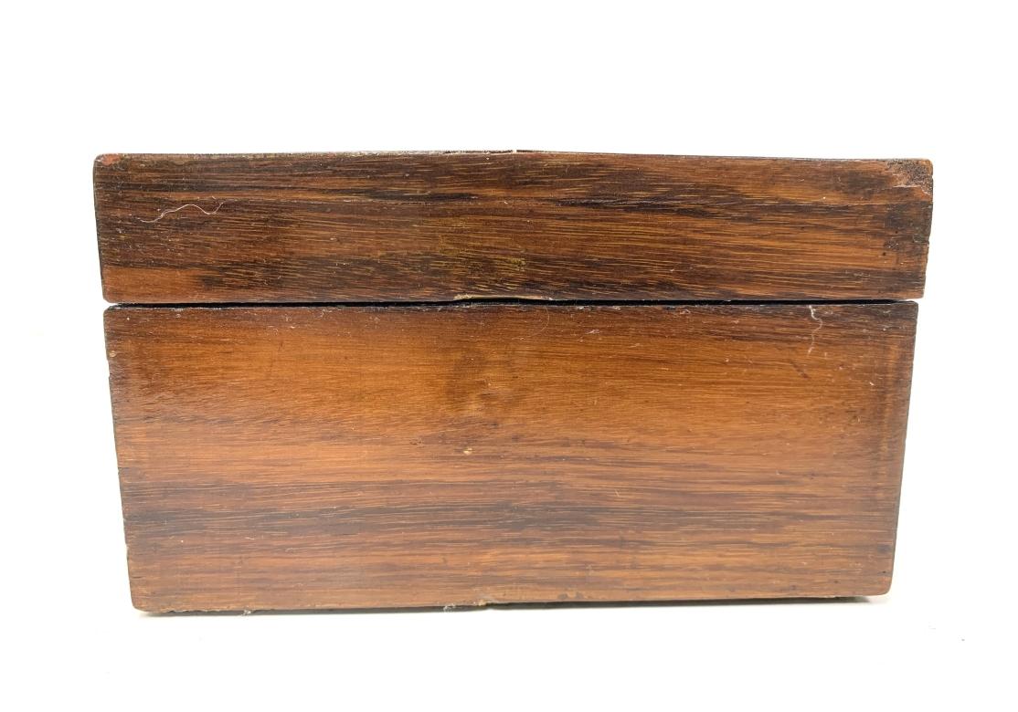Caja victoriana de Tunbridge Ware con tapa e interior pintado en venta 3