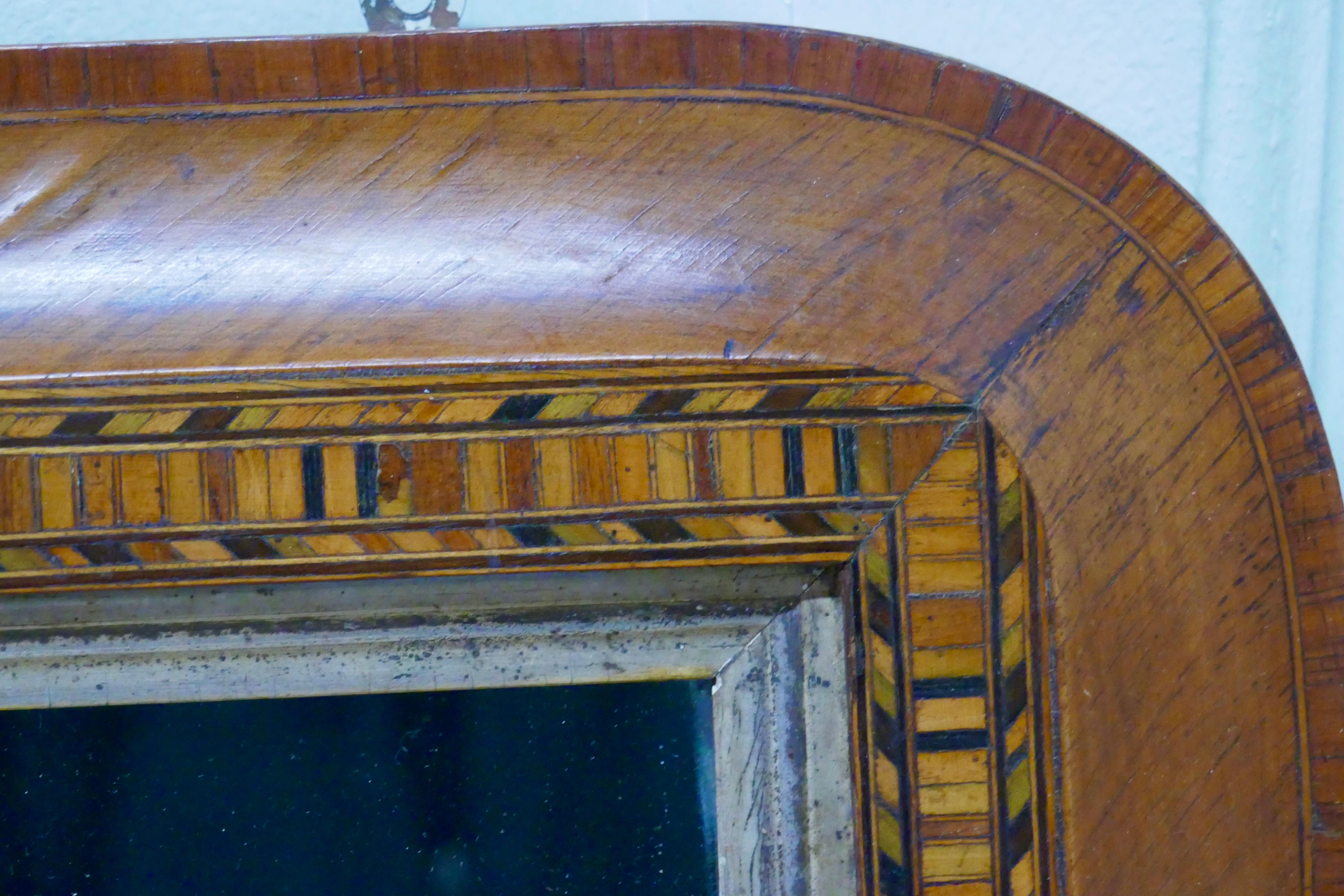 Specchio vittoriano in legno di noce Tunbridge Wear  La cornice dello specchio è larga 3