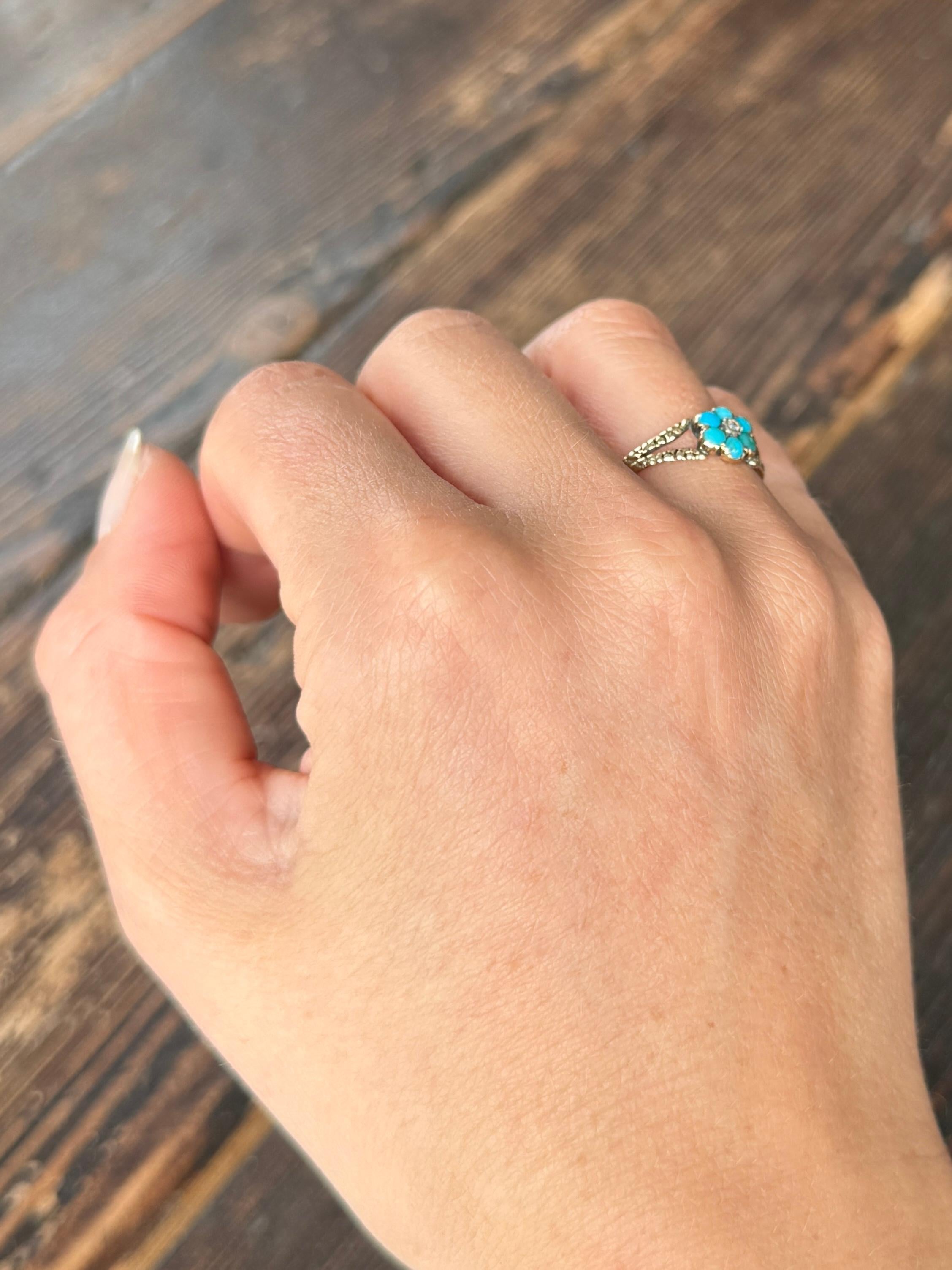 This delightful cluster ring holds six bright turquoise and in the middle sits a shimmering 3pt diamond. The ring is modelled out of 15ct gold and is beautifully engraved all the way around the band.

Ring Size: N or 6 3/4
Cluster Diameter: