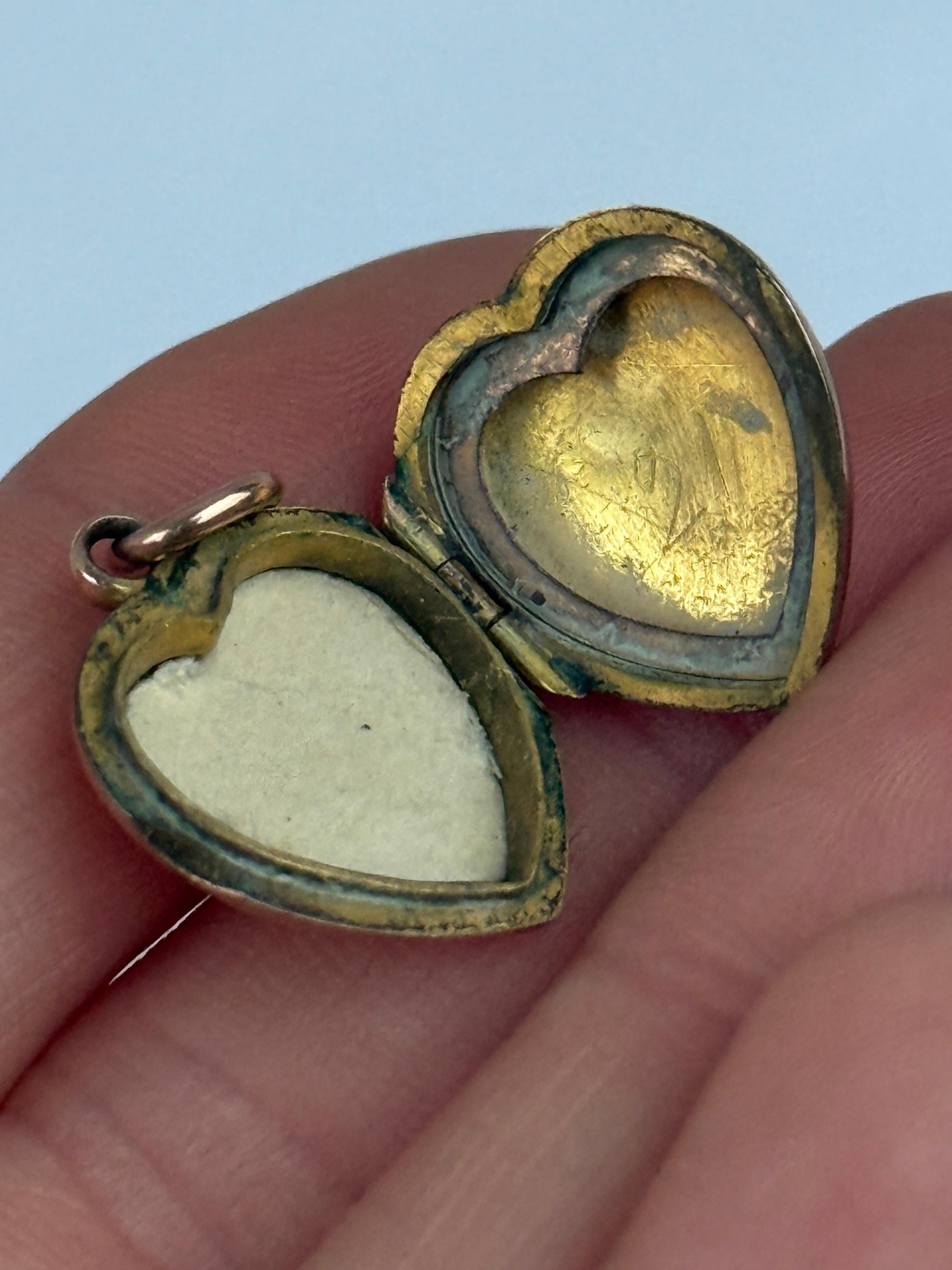 Vittoriano Medaglione vittoriano a forma di cuore in turchese e oro rosa 9 carati in vendita